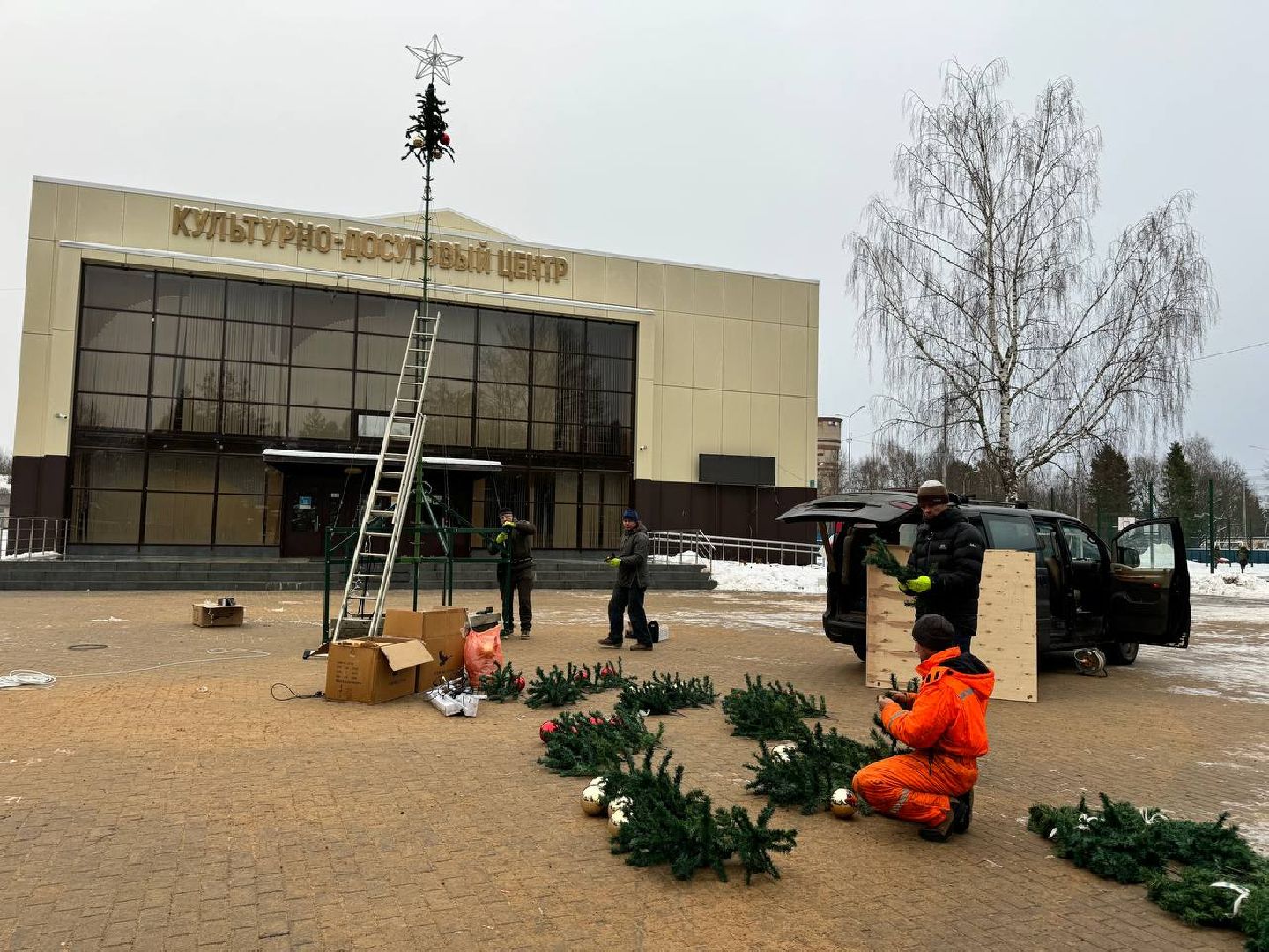 центральная площадь, городской округ восход, установка елки, вертикалки,