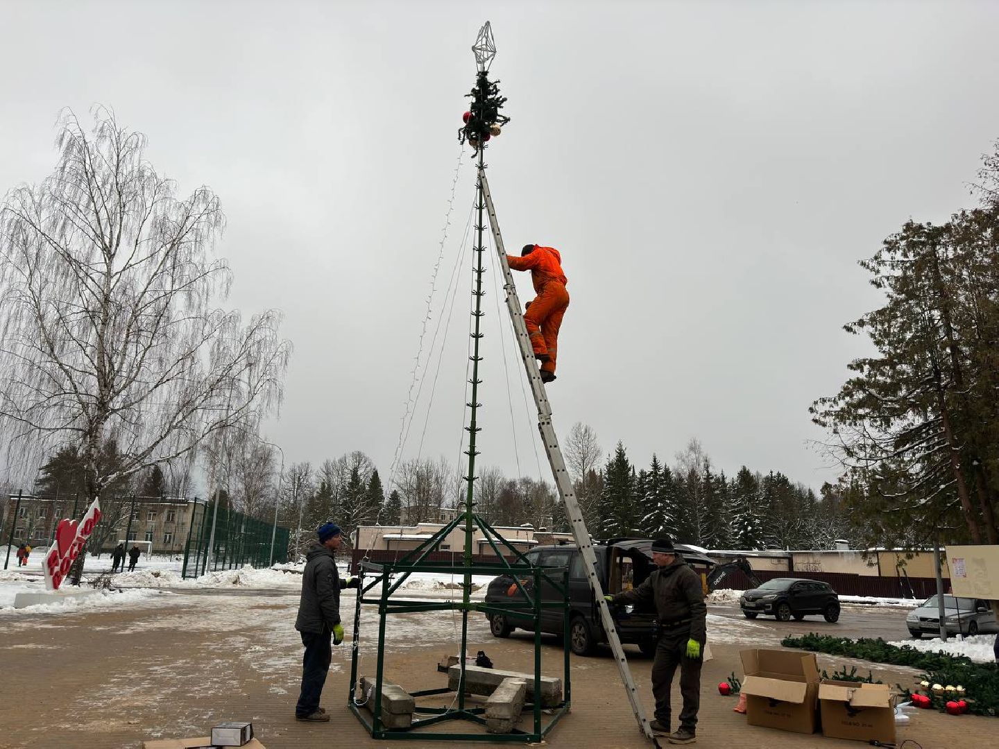 центральная площадь, городской округ восход, установка елки, вертикалки,