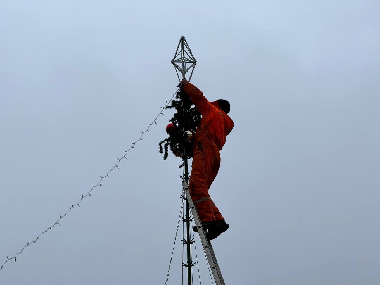 центральная площадь, городской округ восход, установка елки, вертикалки,