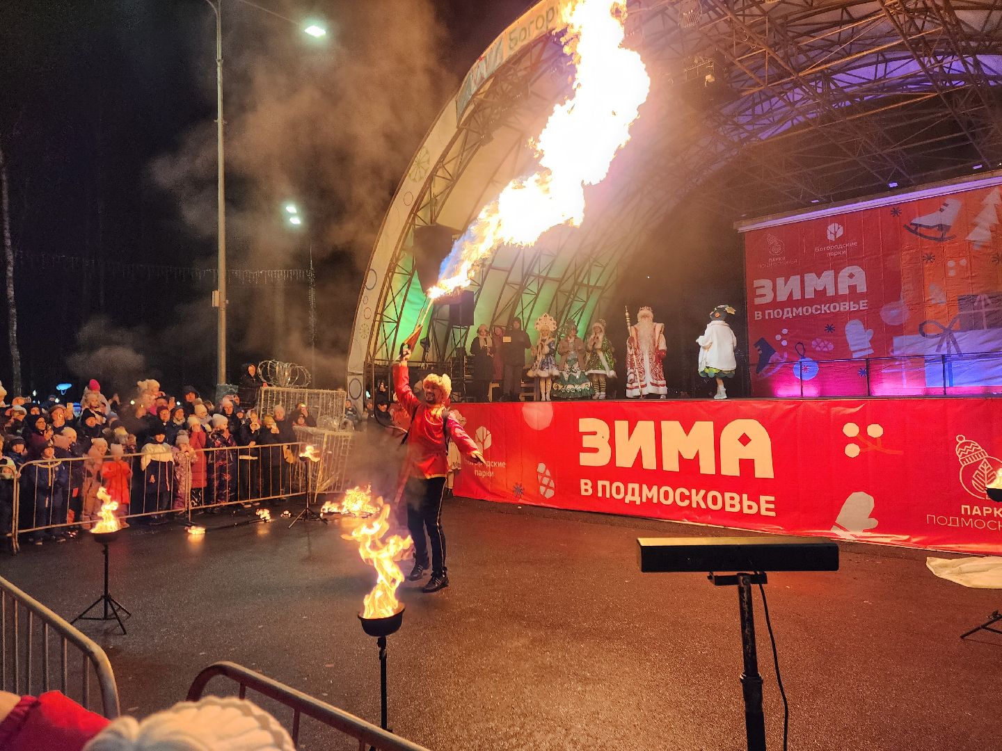 общество, жители, ногинск, парки подмосковья, новогодняя елка, огненное шоу, дети, вертикалки, зима в подмосковье,