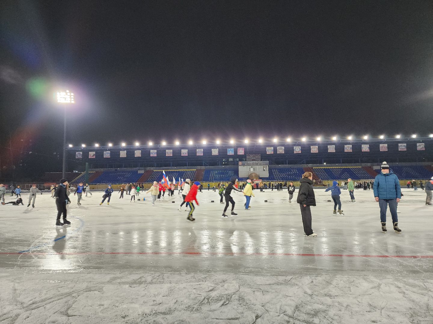 зима в подмосковье, красногорск, стадион зоркий, массовое катание,