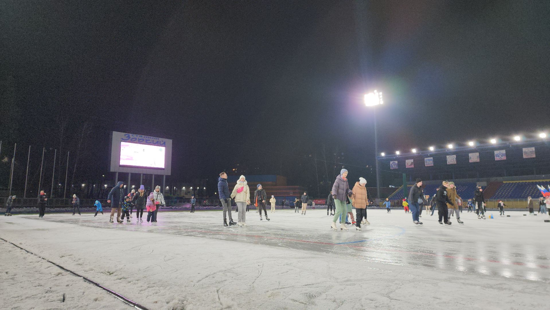 зима в подмосковье, красногорск, стадион зоркий, массовое катание,