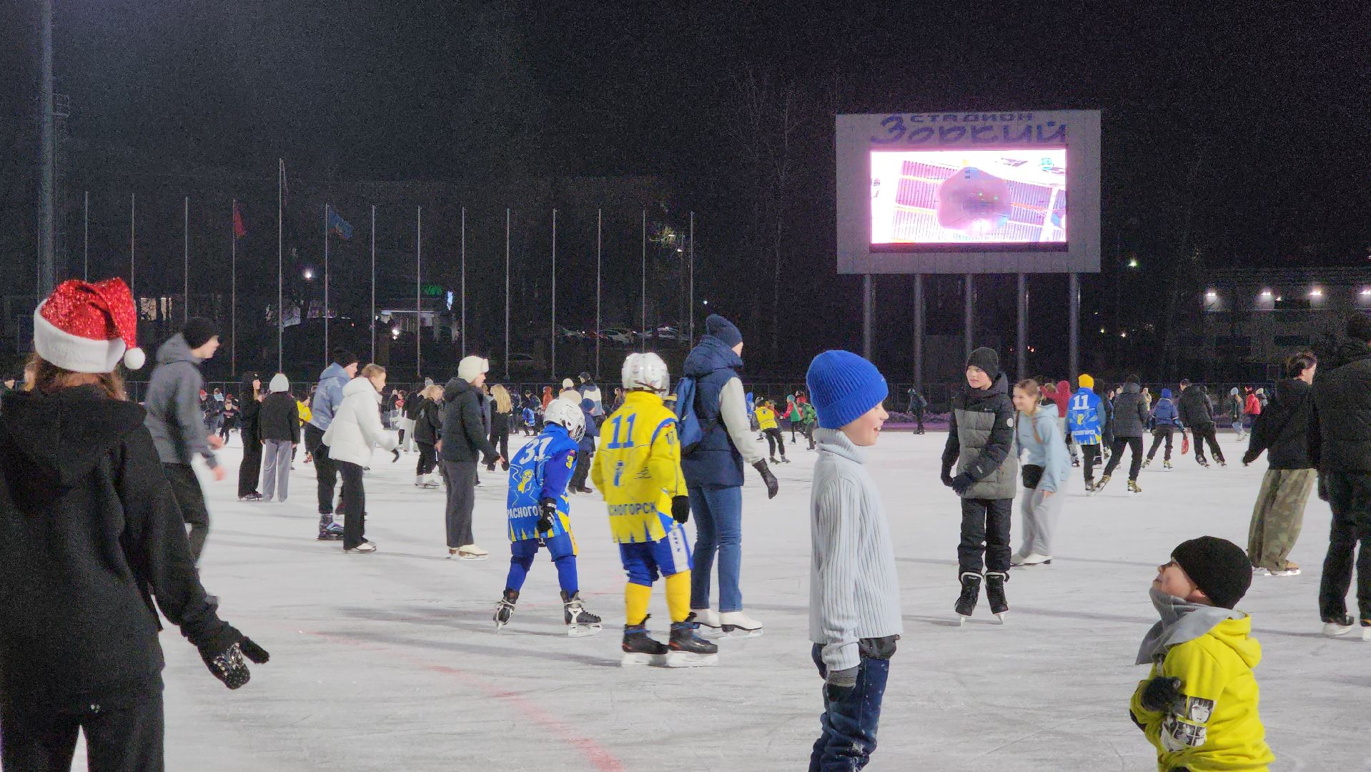 зима в подмосковье, красногорск, стадион зоркий, массовое катание,