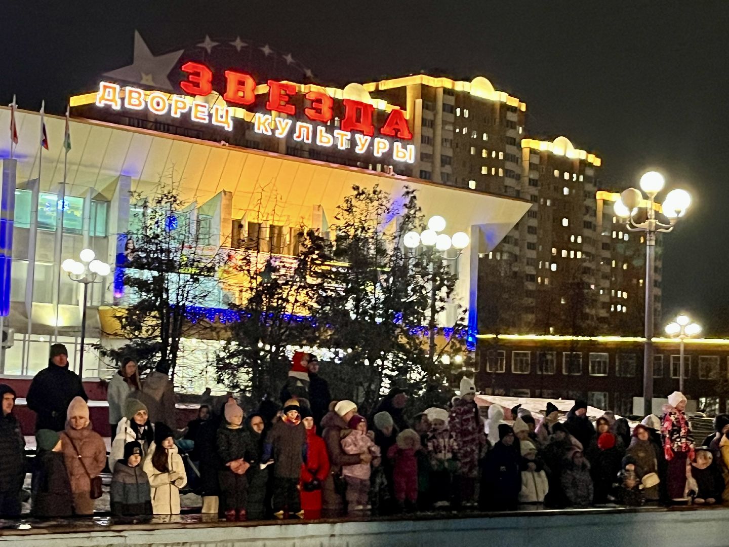 вертикальное видео, наро-фоминск, цдк звезда, дед мороз и снегурочка, зима в Подмосковье, вертикалка