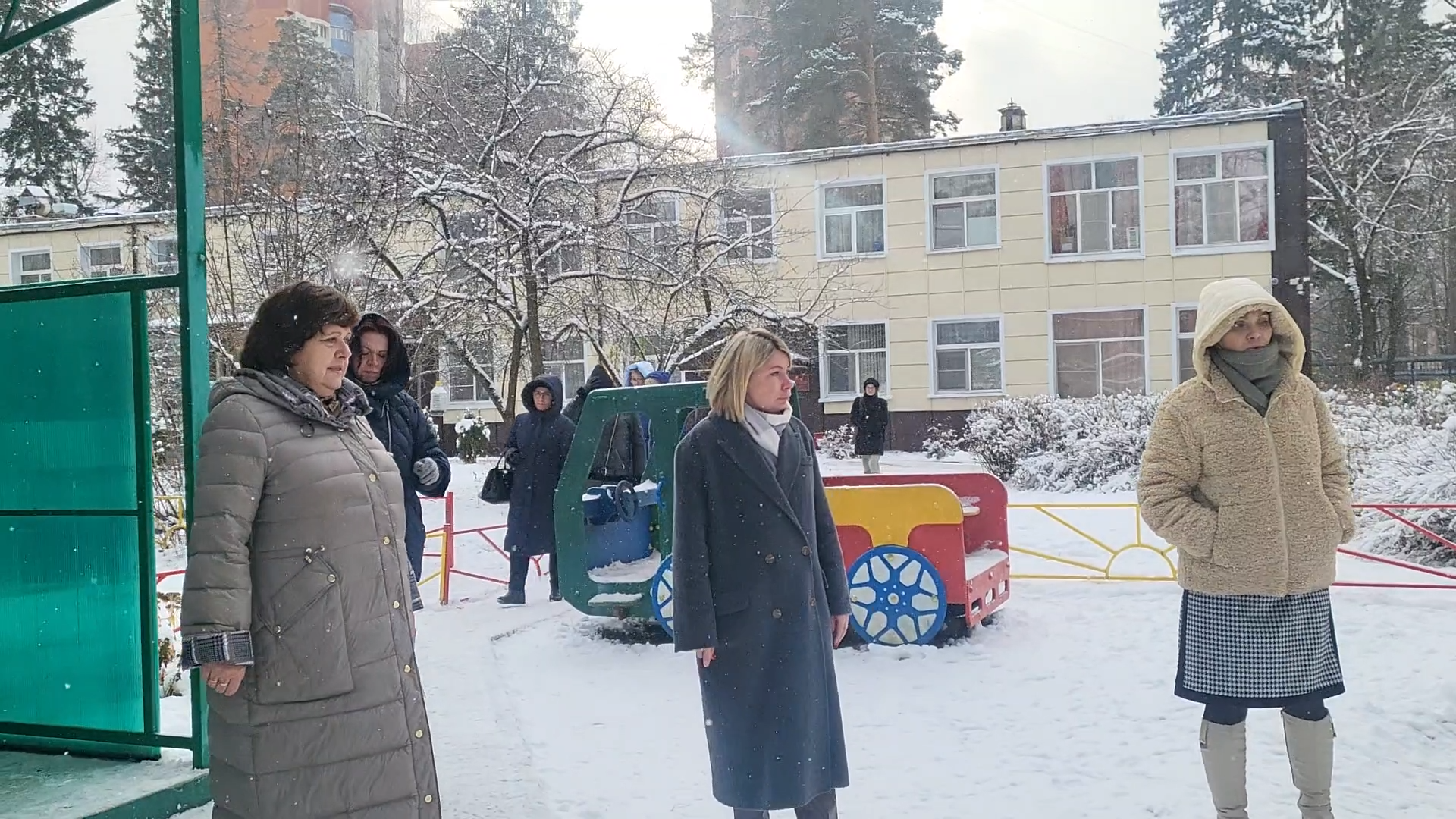 новое игровое оборудование, власиха школа попова, дошкольный корпус Поповки, Теремок школы Попова, МАФы для площадки,