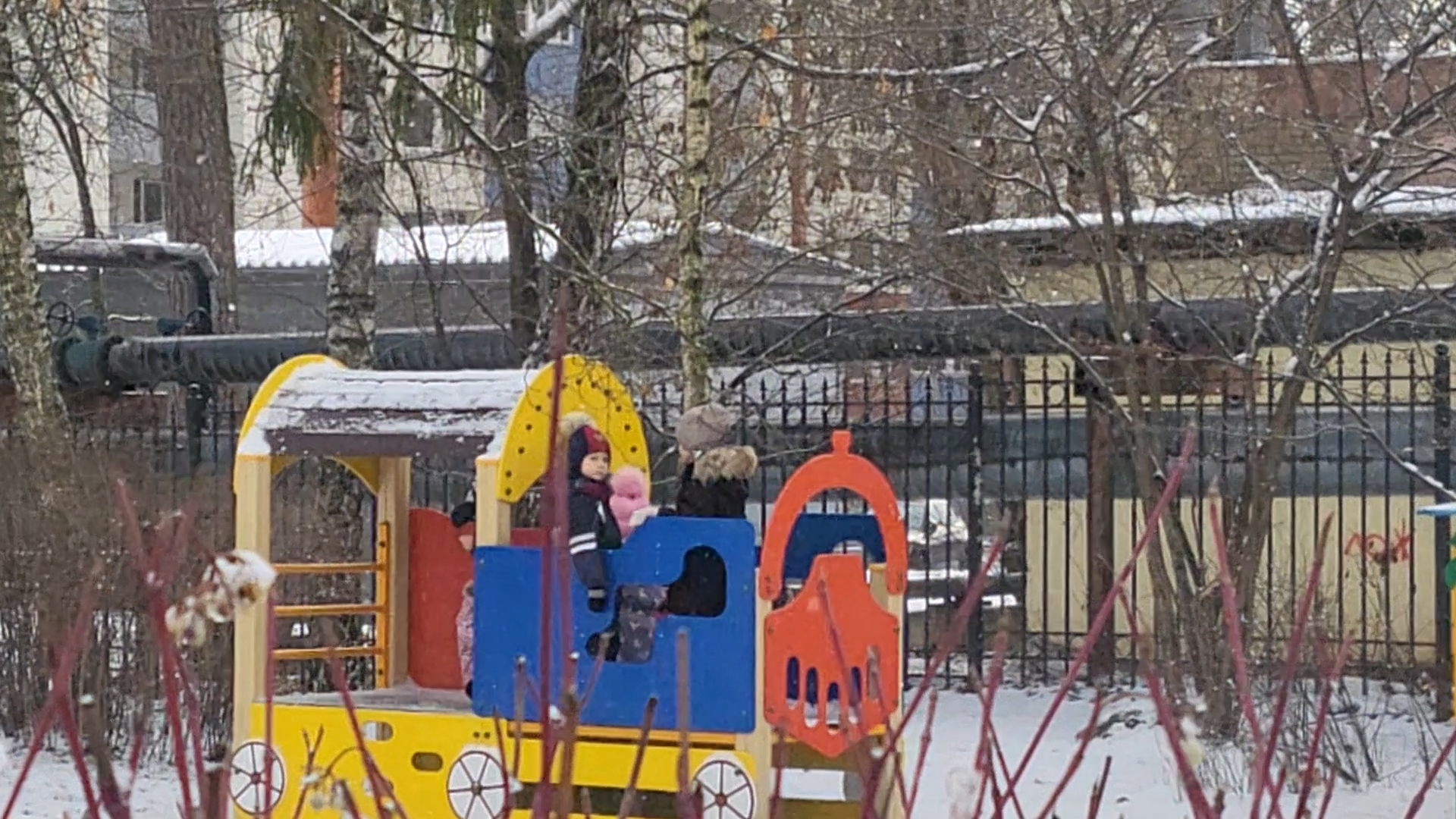 новое игровое оборудование, власиха школа попова, дошкольный корпус Поповки, Теремок школы Попова, МАФы для площадки,