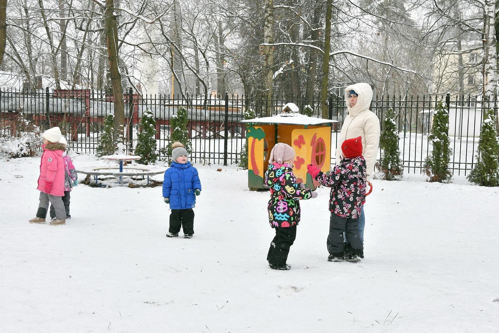 новое игровое оборудование, власиха школа попова, дошкольный корпус Поповки, Теремок школы Попова, МАФы для площадки,