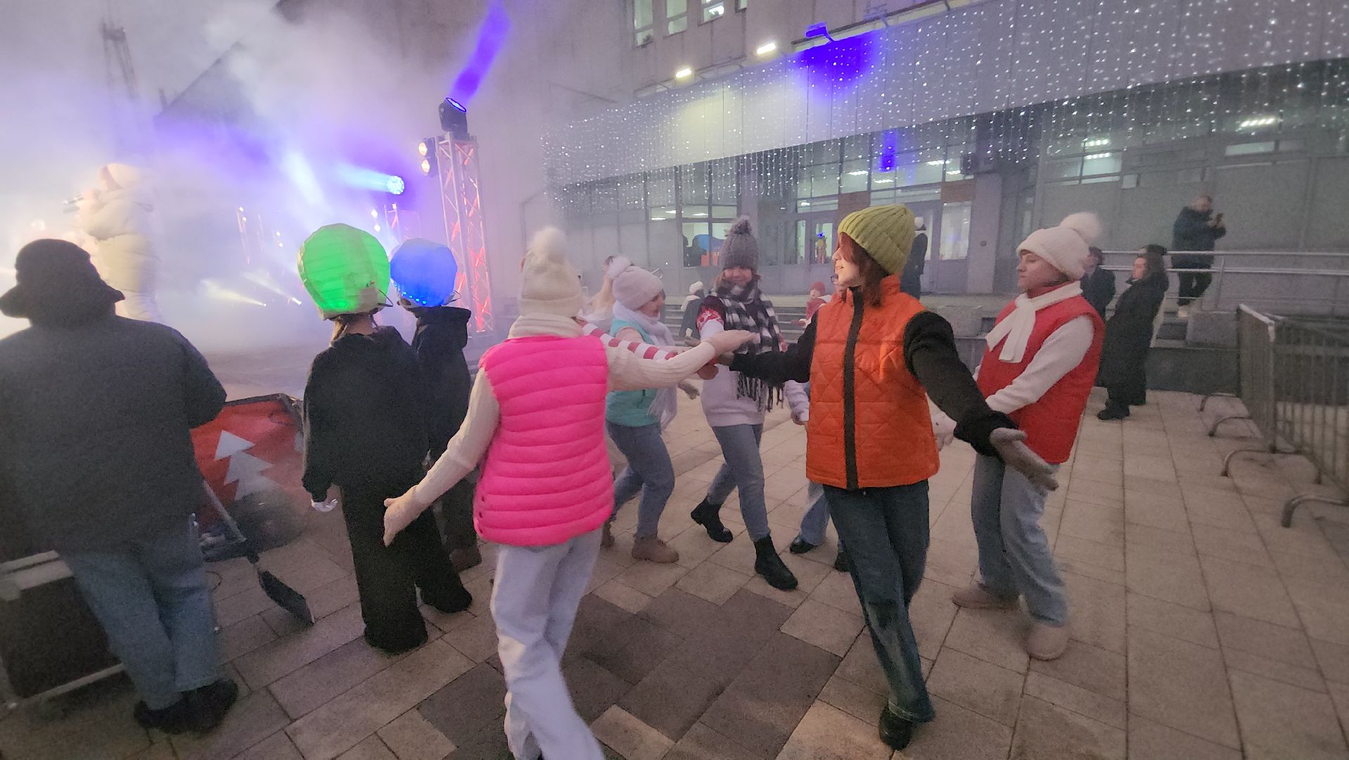 новогодняя елка, зажжение огней на елке, руза, новый год, зима в подмосковье, зима в рузе, рузский городской округ, вертикалки,