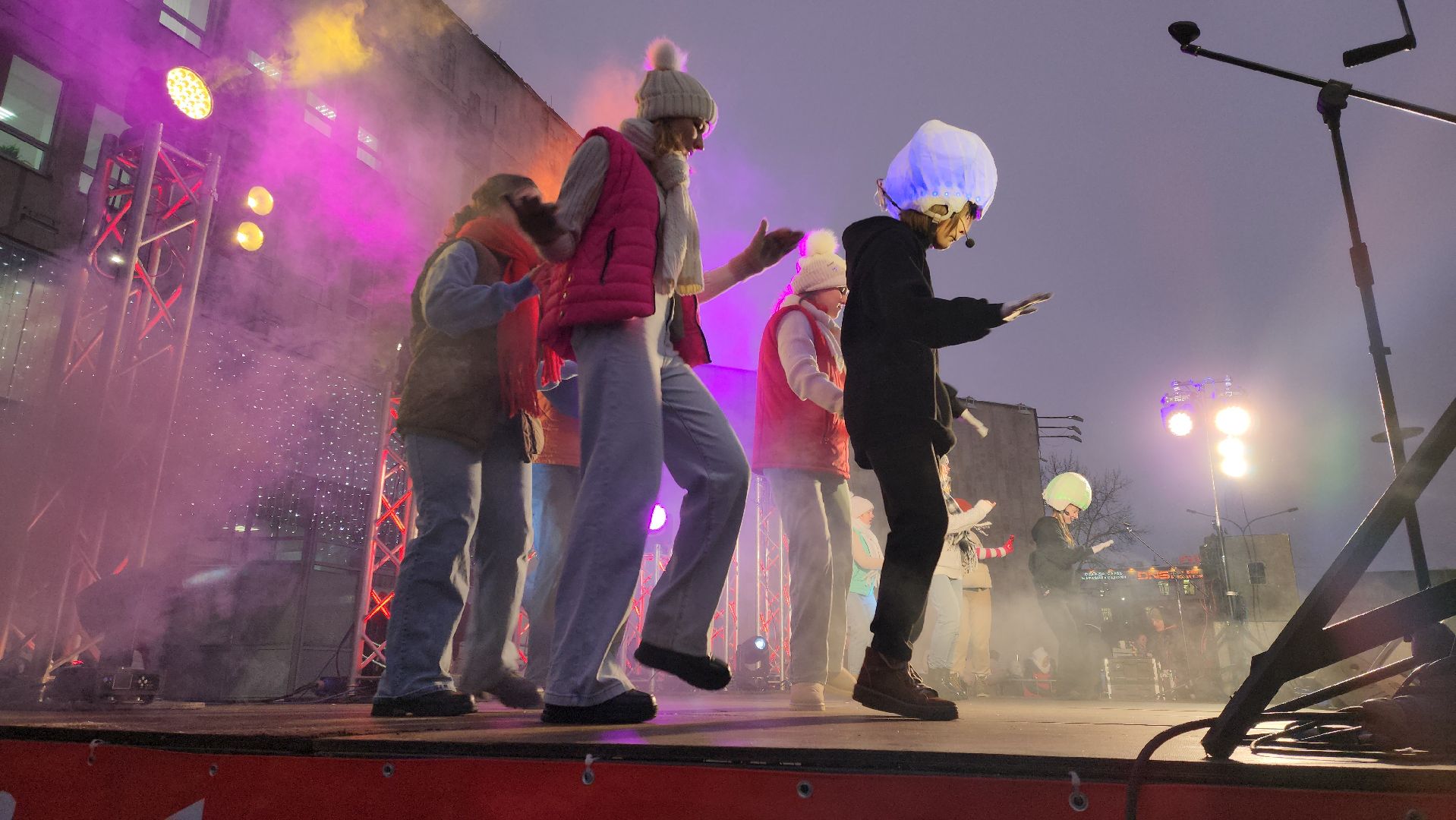 новогодняя елка, зажжение огней на елке, руза, новый год, зима в подмосковье, зима в рузе, рузский городской округ, вертикалки,