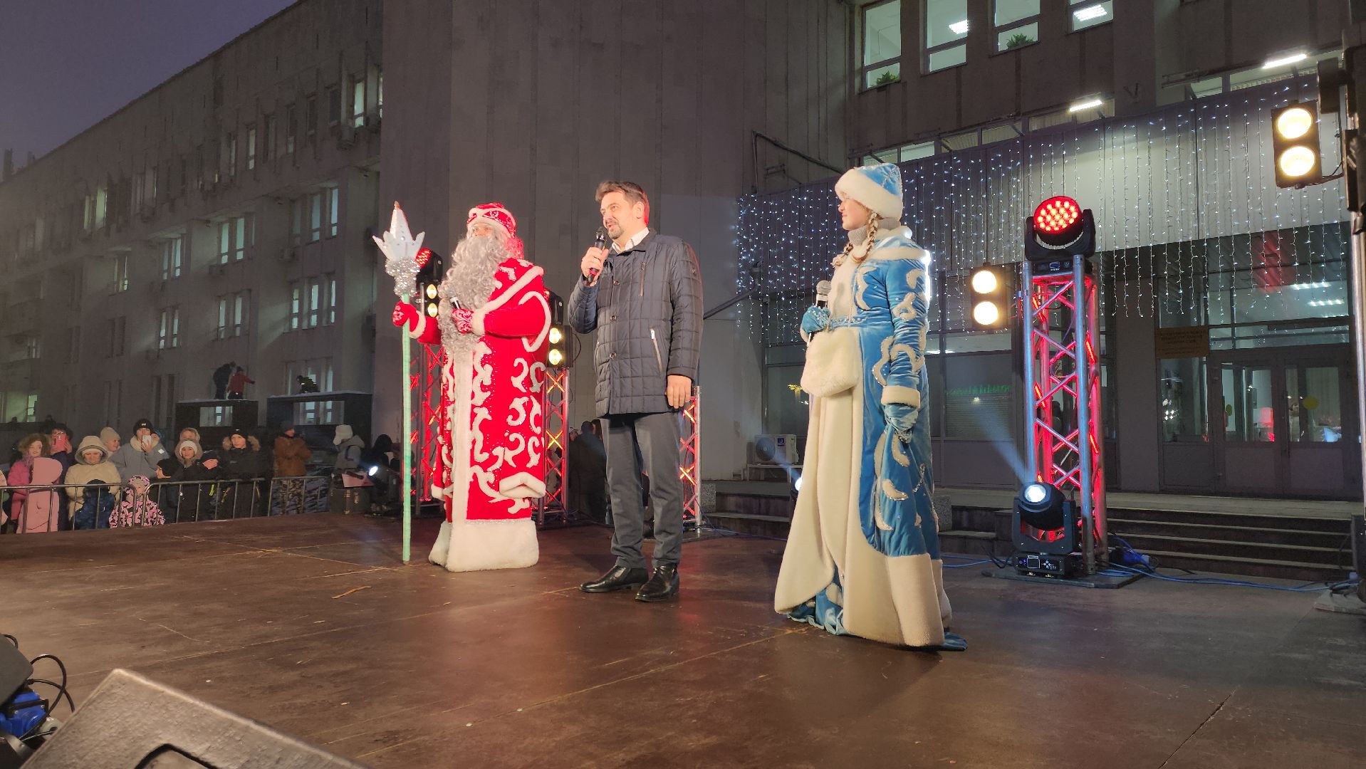 новогодняя елка, зажжение огней на елке, руза, новый год, зима в подмосковье, зима в рузе, рузский городской округ, вертикалки,