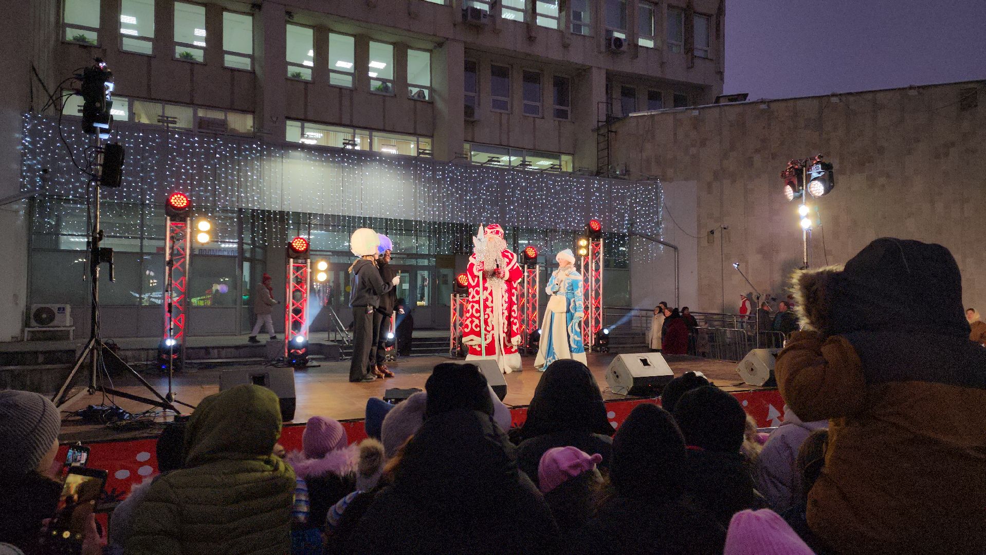 новогодняя елка, зажжение огней на елке, руза, новый год, зима в подмосковье, зима в рузе, рузский городской округ, вертикалки,