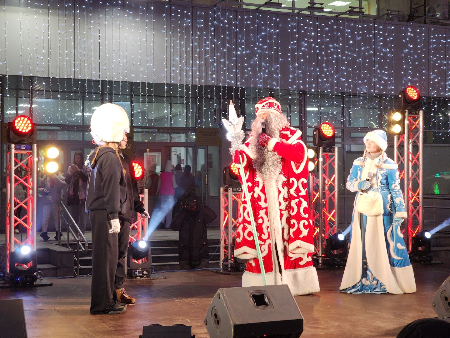 новогодняя елка, зажжение огней на елке, руза, новый год, зима в подмосковье, зима в рузе, рузский городской округ, вертикалки,