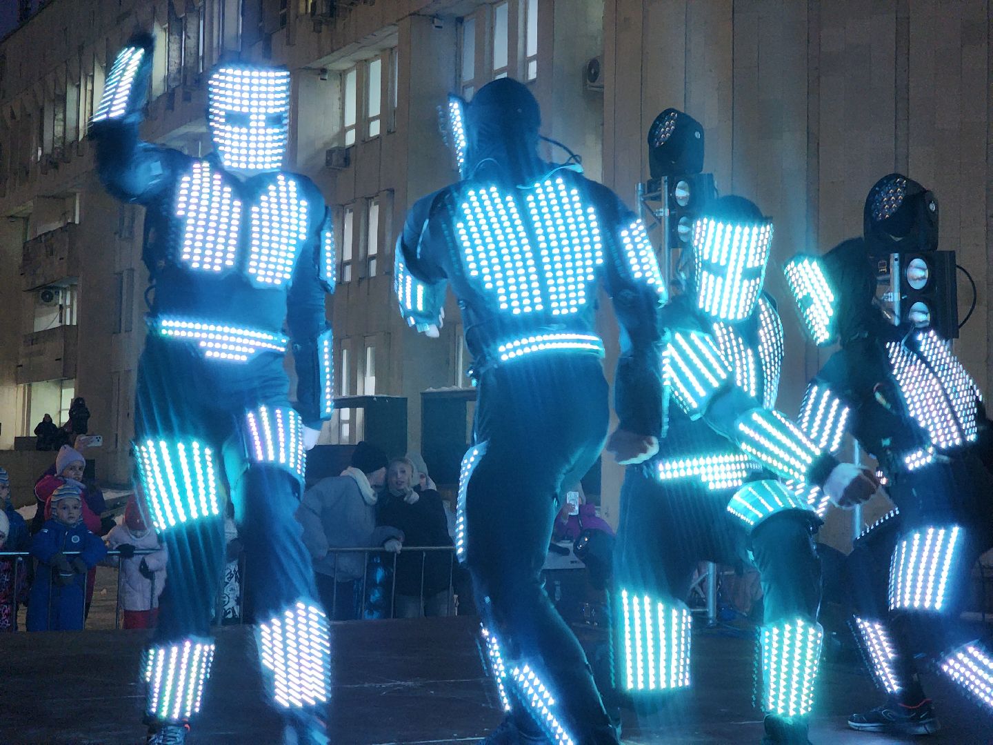 новогодняя елка, зажжение огней на елке, руза, новый год, зима в подмосковье, зима в рузе, рузский городской округ, вертикалки,