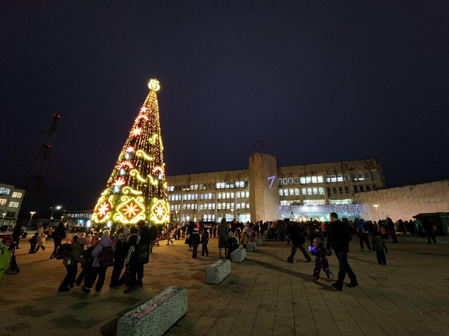 новогодняя елка, зажжение огней на елке, руза, новый год, зима в подмосковье, зима в рузе, рузский городской округ, вертикалки,