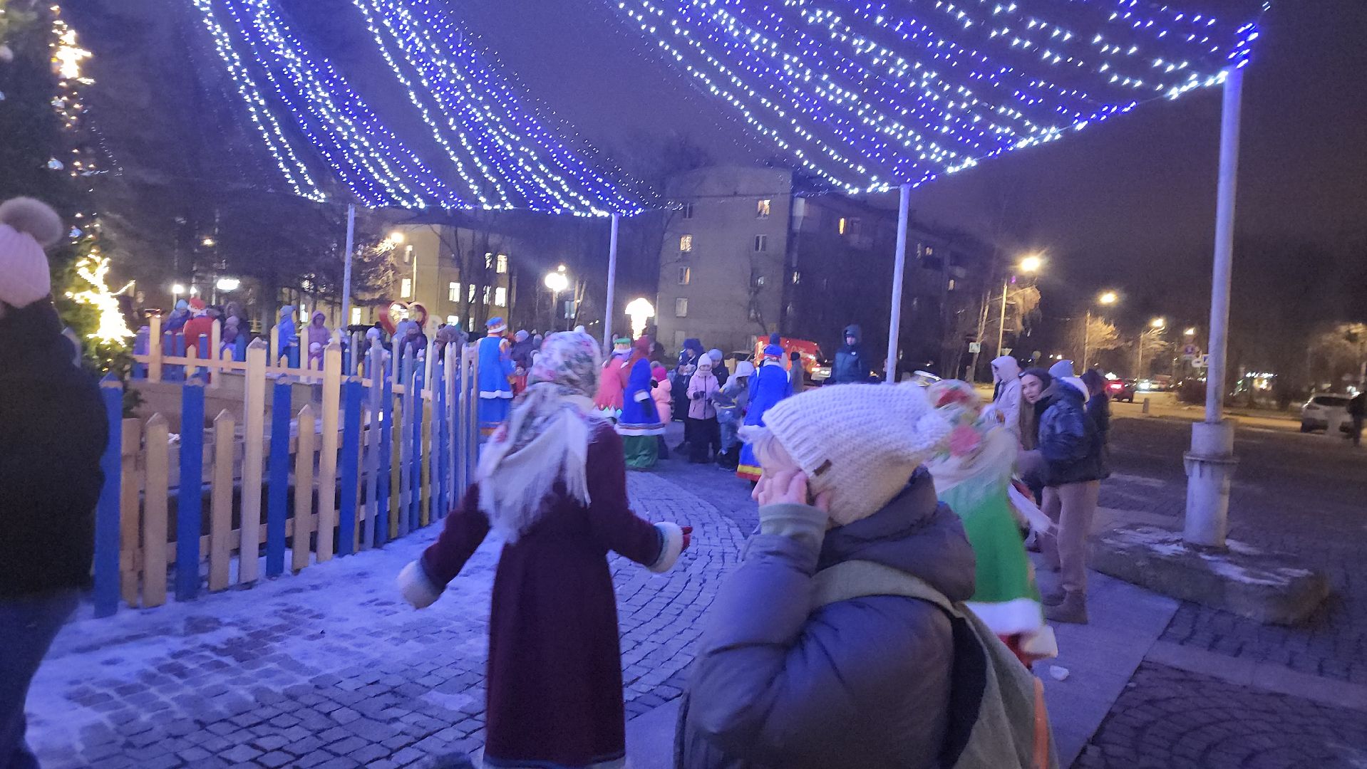 долгопрудный, Елки, церемония зажжения елок, дед мороз и снегурочка, вертикалки,