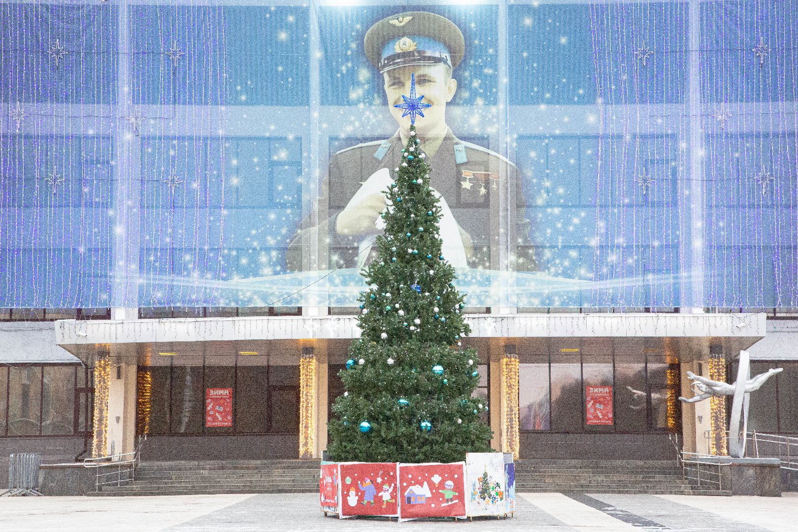 елка, площадь, зимний сезон, сказочные герои, дед мороз, вертикалки,