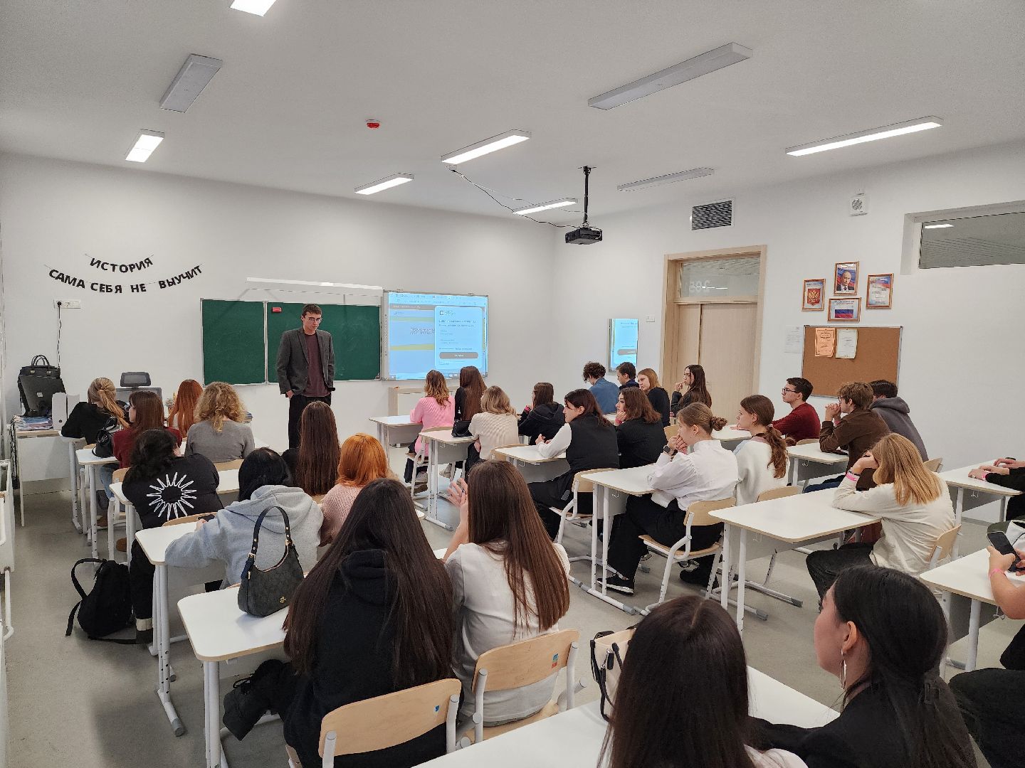 одинцово, образование, школьники, студенты, it, колледж, институт, академия, логос, медиа,вертикалка, Вертикальное видео,