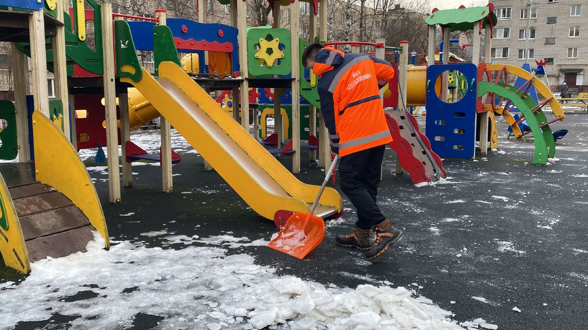 уборка двора, лед, Истра, детская площадка, вертикалки,