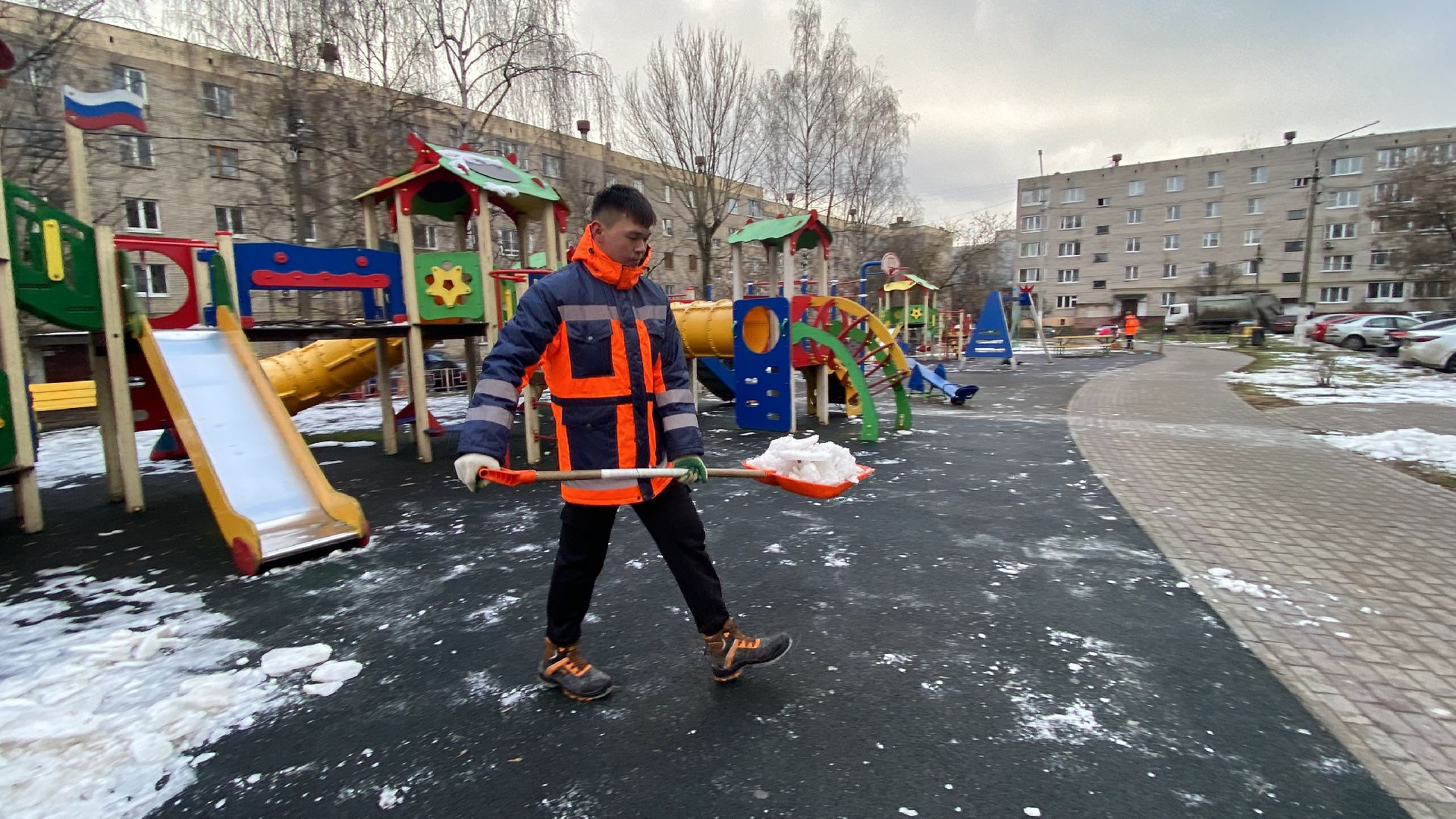 уборка двора, лед, Истра, детская площадка, вертикалки,