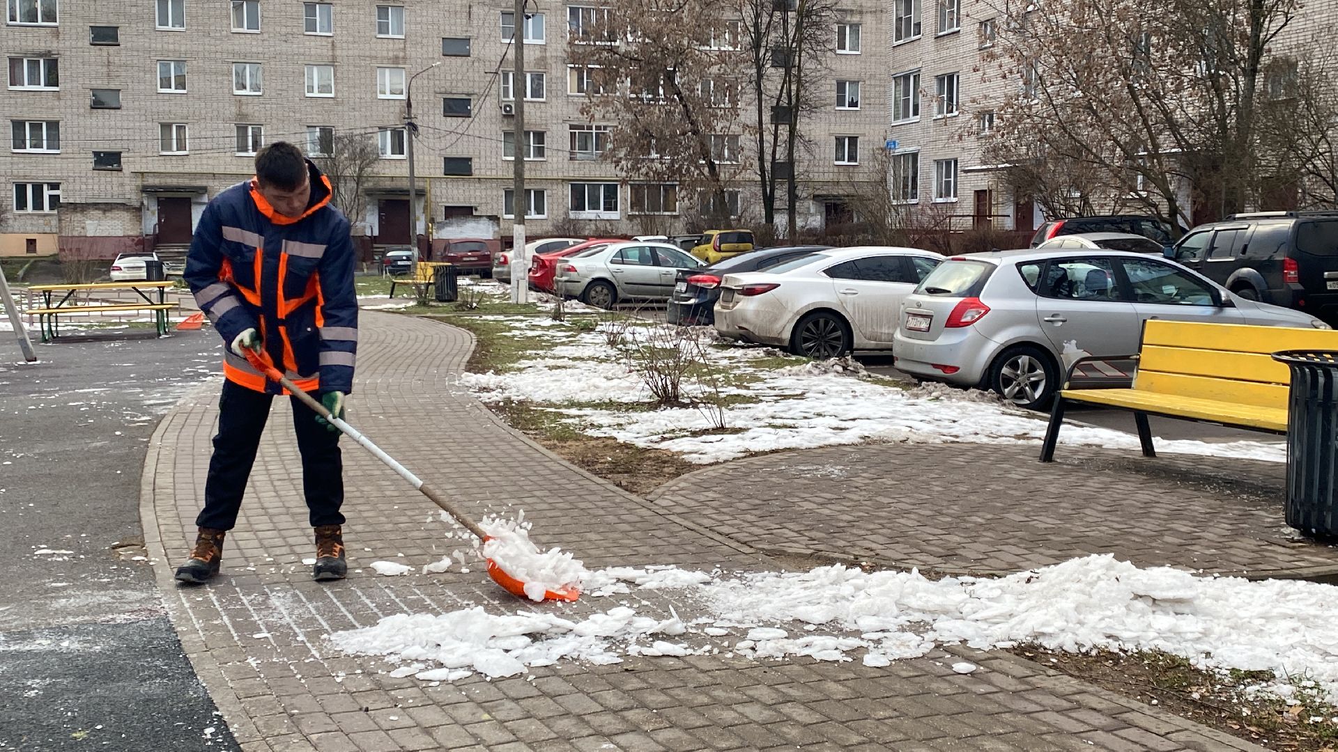 уборка двора, лед, Истра, детская площадка, вертикалки,