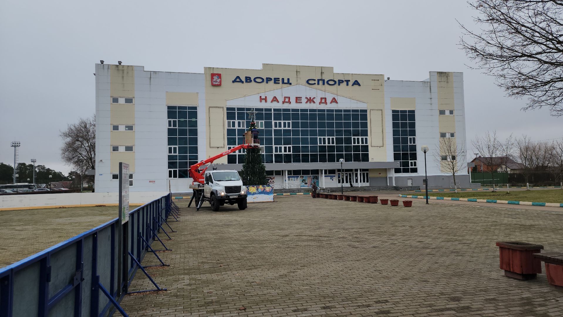 серпухов, зима в подмомсковье, ёлка, поселок большевик, дс надежда, вертикалки,