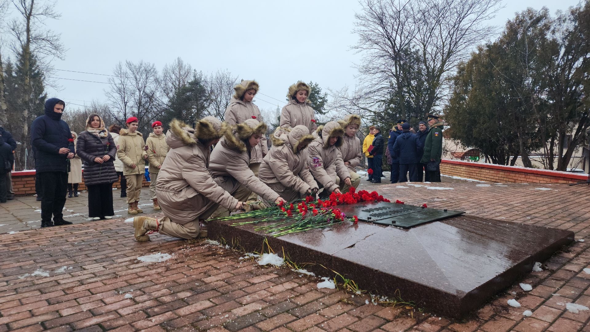 волоколамск, день неизвестного солдата, памятная дата, торжественное мероприятие, митинг, митинг памяти, вертикалки,