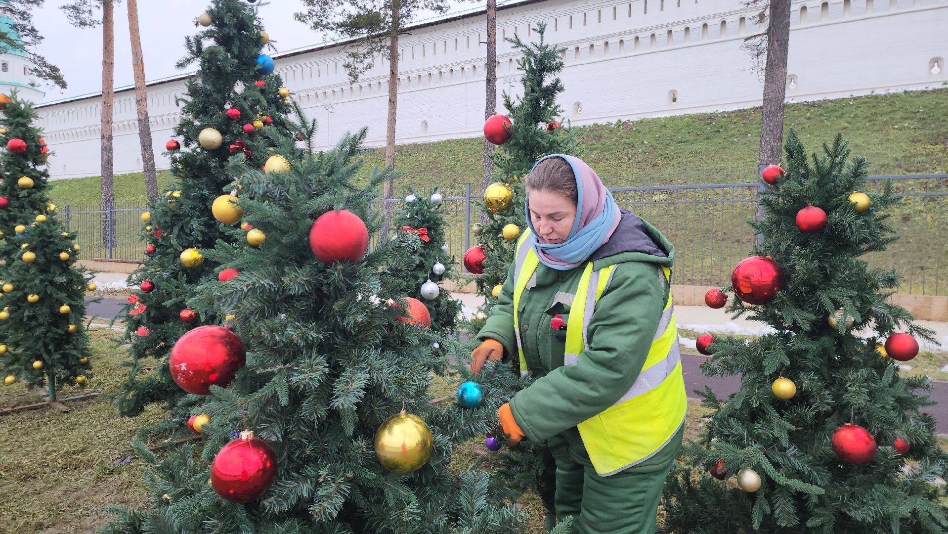 Украшение города, Зима, Елки, Истра, Новоиерусалимский монастырь, вертикалки,