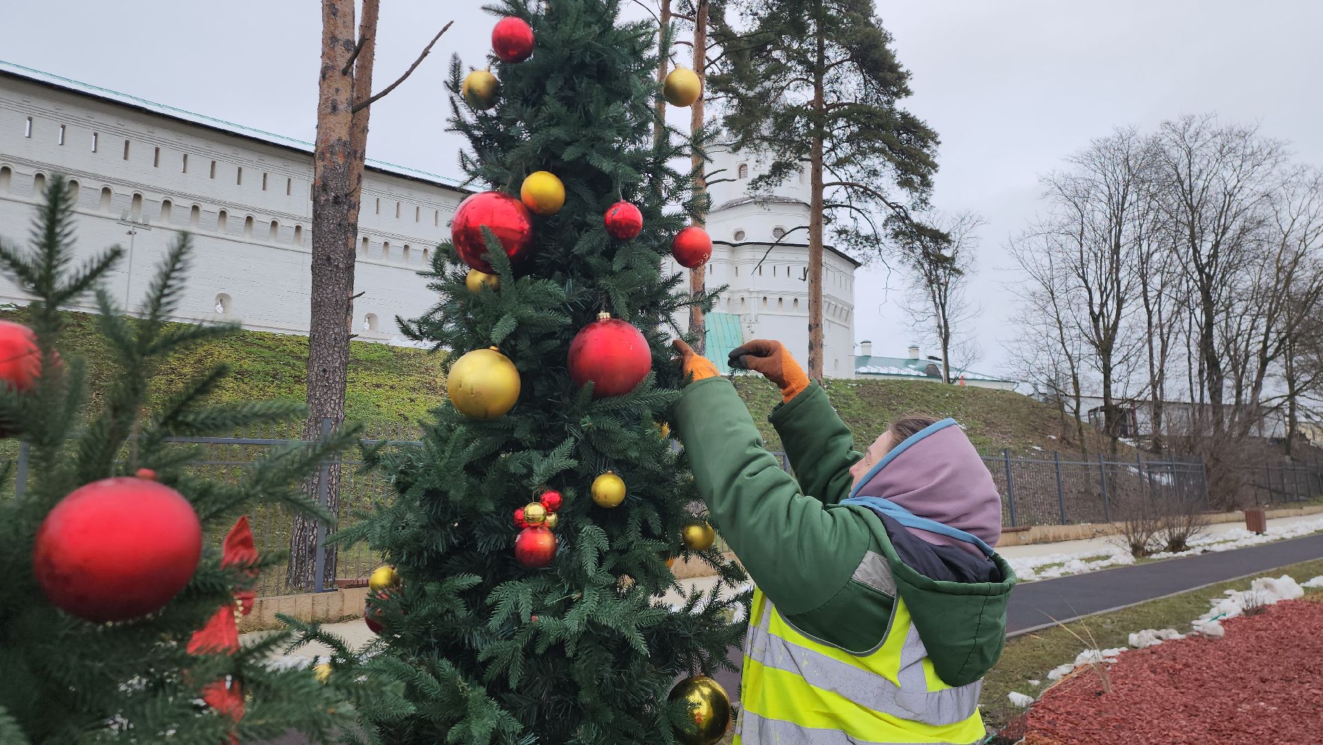 Украшение города, Зима, Елки, Истра, Новоиерусалимский монастырь, вертикалки,