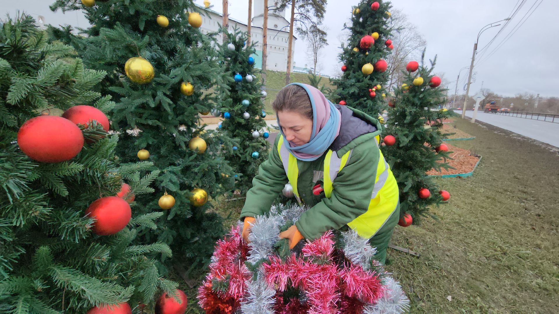 Украшение города, Зима, Елки, Истра, Новоиерусалимский монастырь, вертикалки,