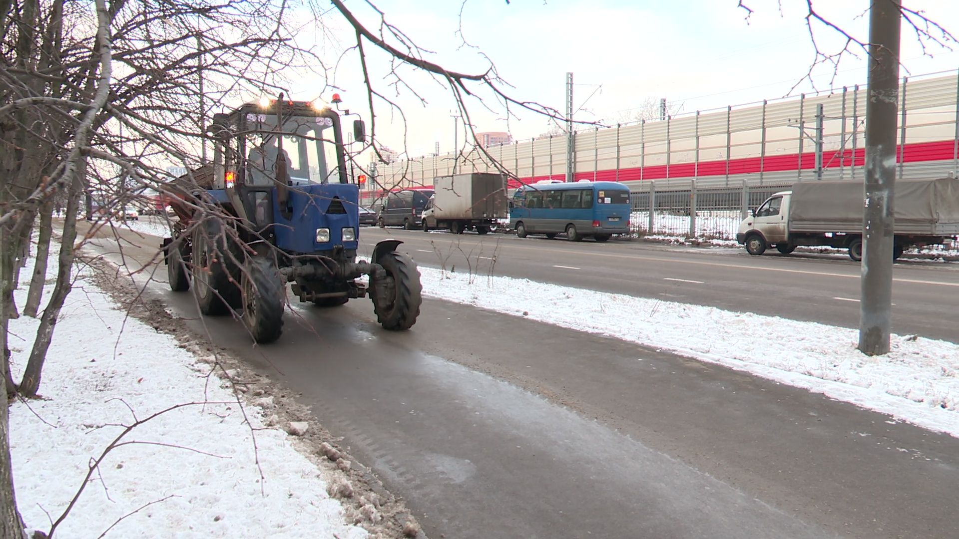 Реутов, вертикалки, ЖКХ, уборка города, песок, снег, трактор, навесное оборудование,