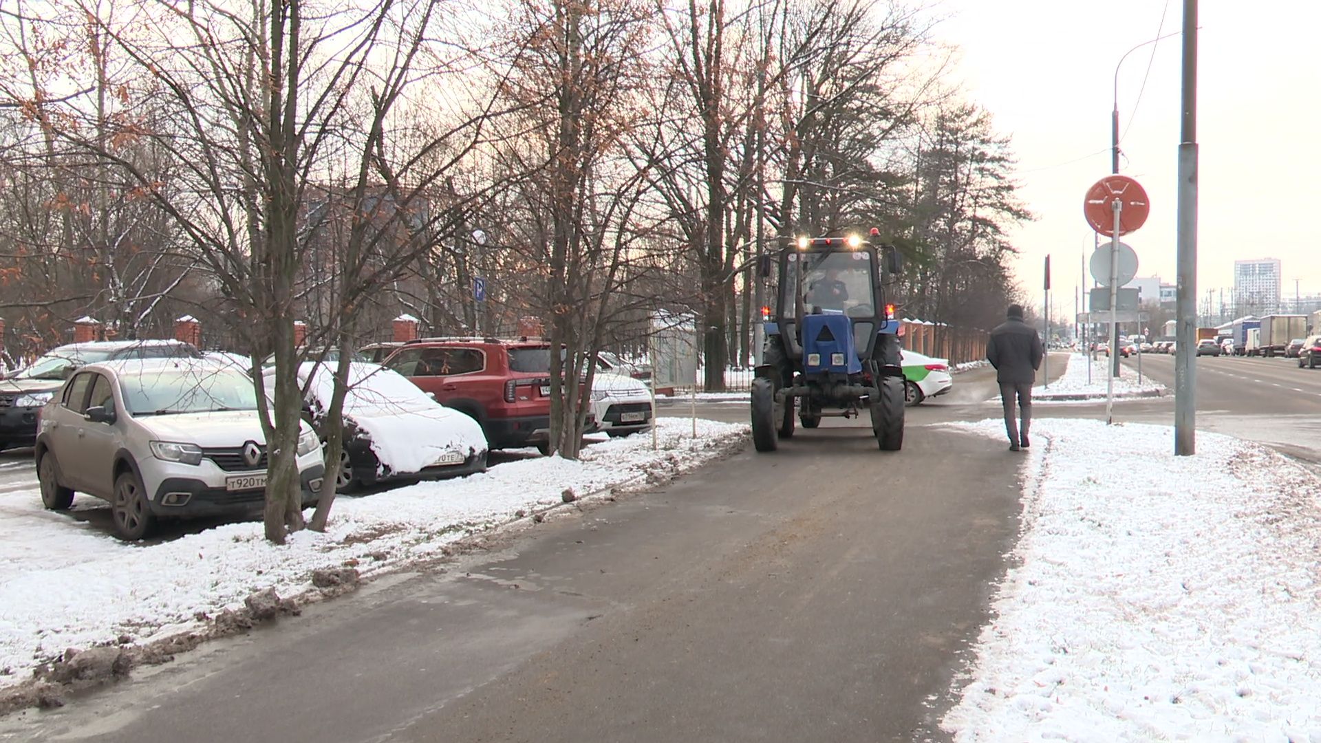Реутов, вертикалки, ЖКХ, уборка города, песок, снег, трактор, навесное оборудование,