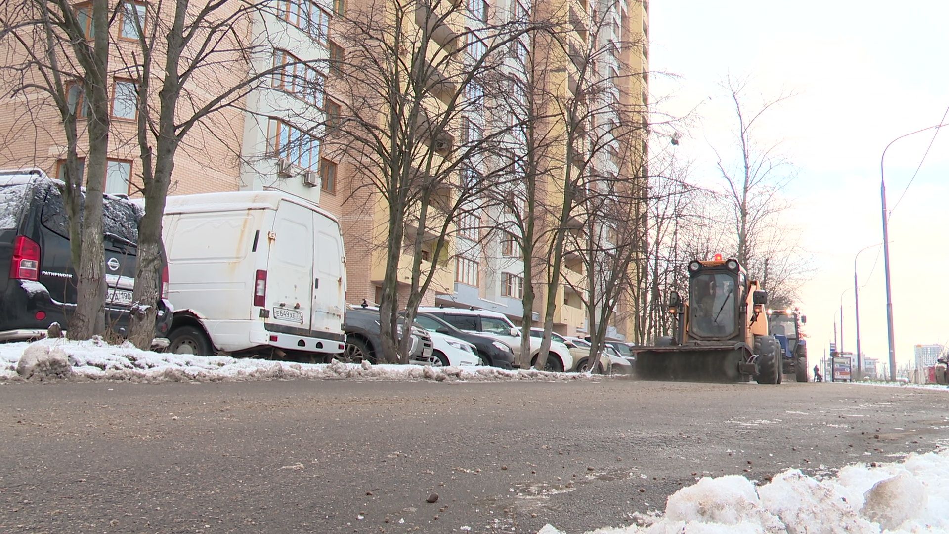 Реутов, вертикалки, ЖКХ, уборка города, песок, снег, трактор, навесное оборудование,