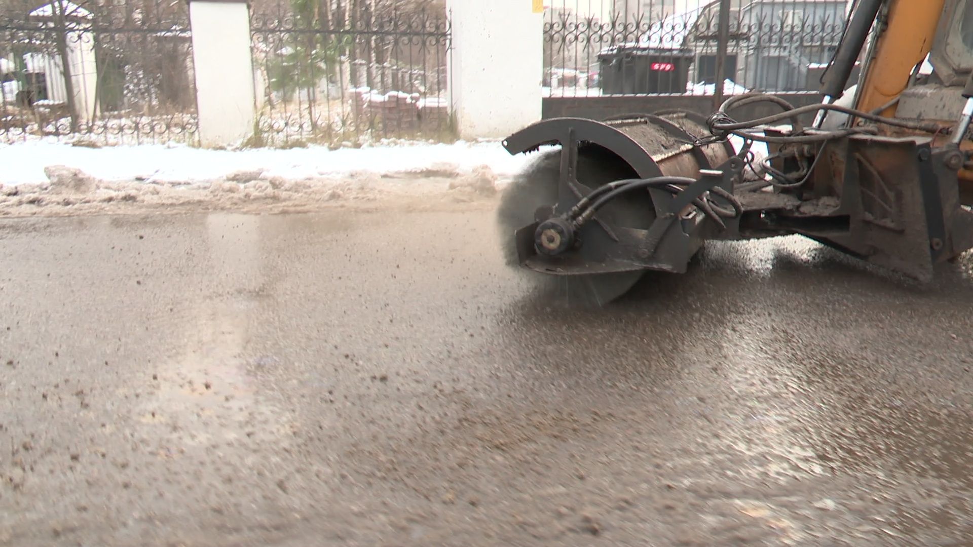 Реутов, вертикалки, ЖКХ, уборка города, песок, снег, трактор, навесное оборудование,