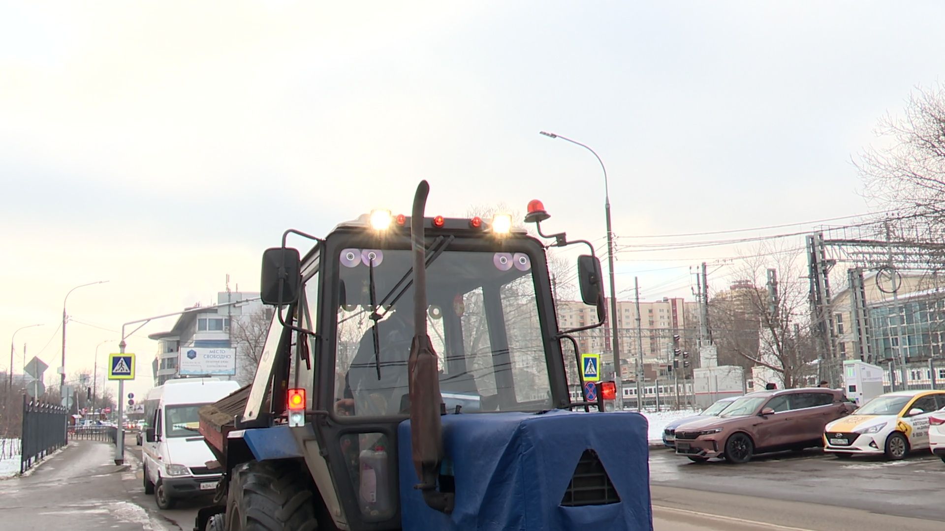 Реутов, вертикалки, ЖКХ, уборка города, песок, снег, трактор, навесное оборудование,