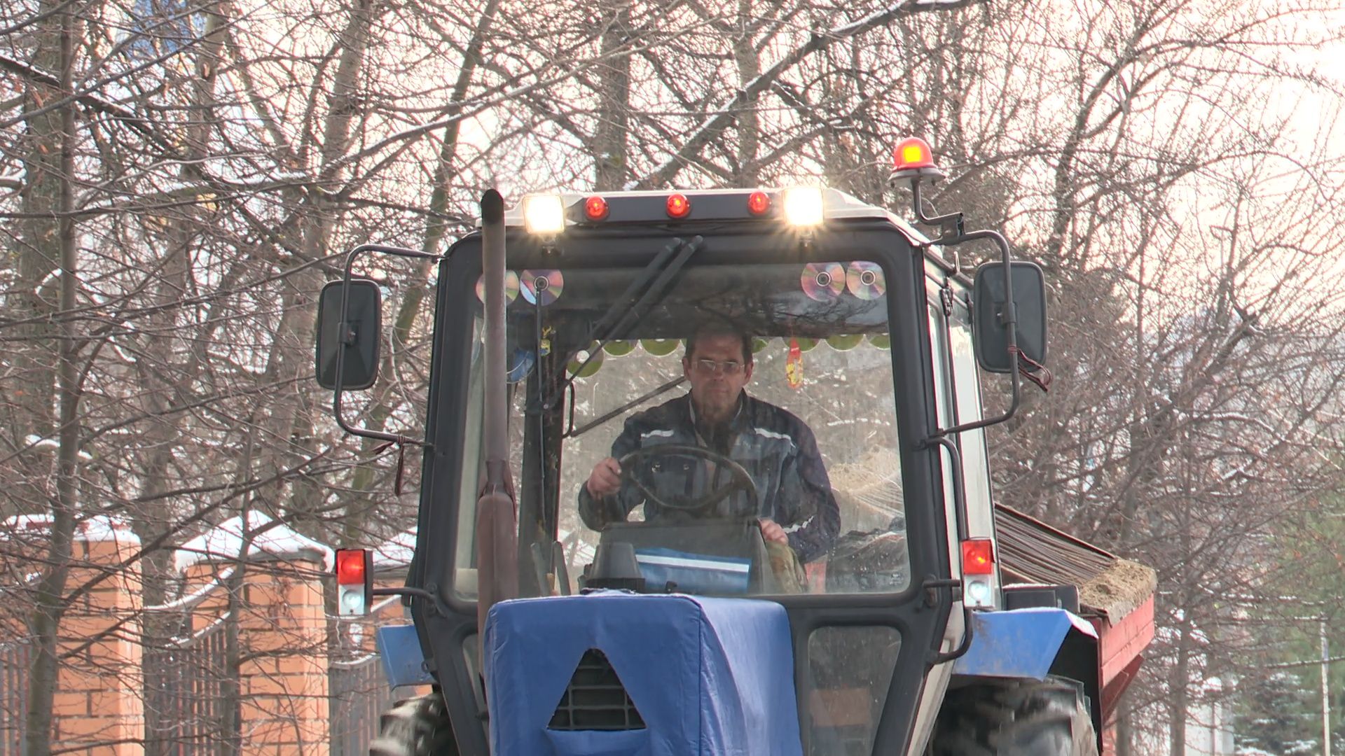 Реутов, вертикалки, ЖКХ, уборка города, песок, снег, трактор, навесное оборудование,