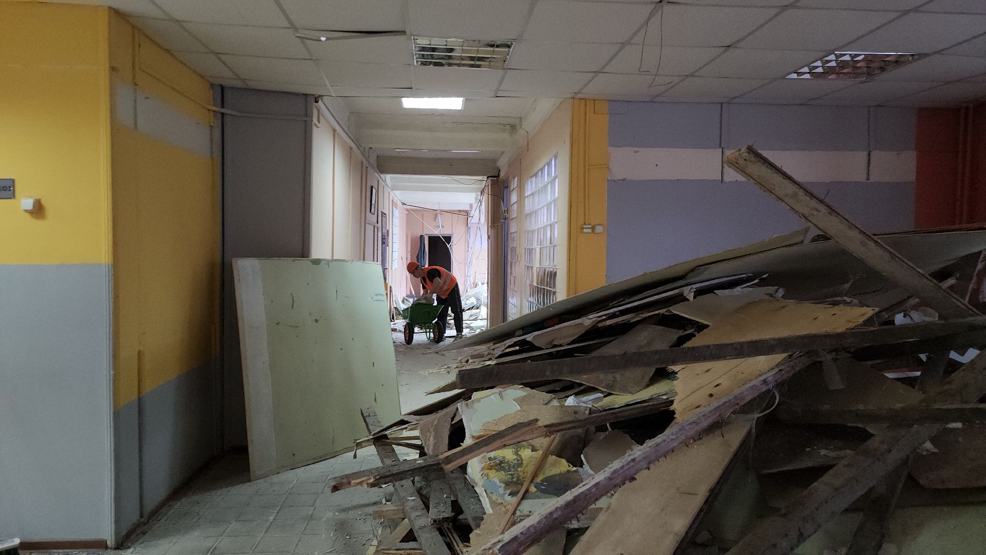 серпухов, подмосковье, капремонт школы, обновление, 17 школа, президентская программа, вертикалки,