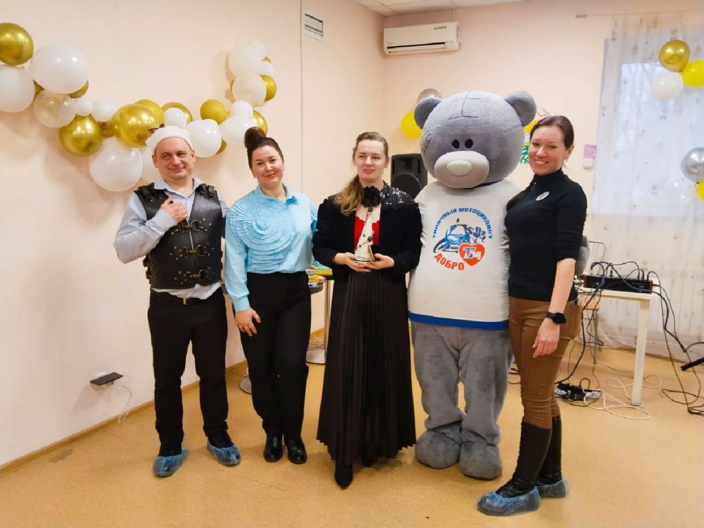 центр социального обслуживания, ивантеевка, день инвалида, праздник, дети с особенностями развития, музыка, пение, подарки,вертикалки,