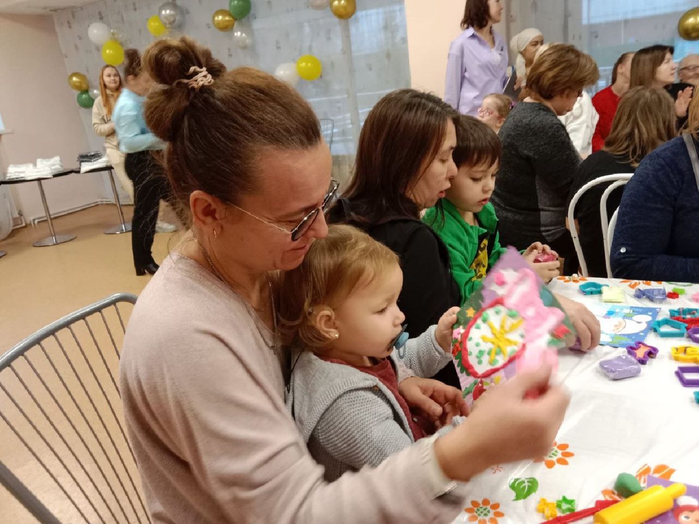 центр социального обслуживания, ивантеевка, день инвалида, праздник, дети с особенностями развития, музыка, пение, подарки,вертикалки,