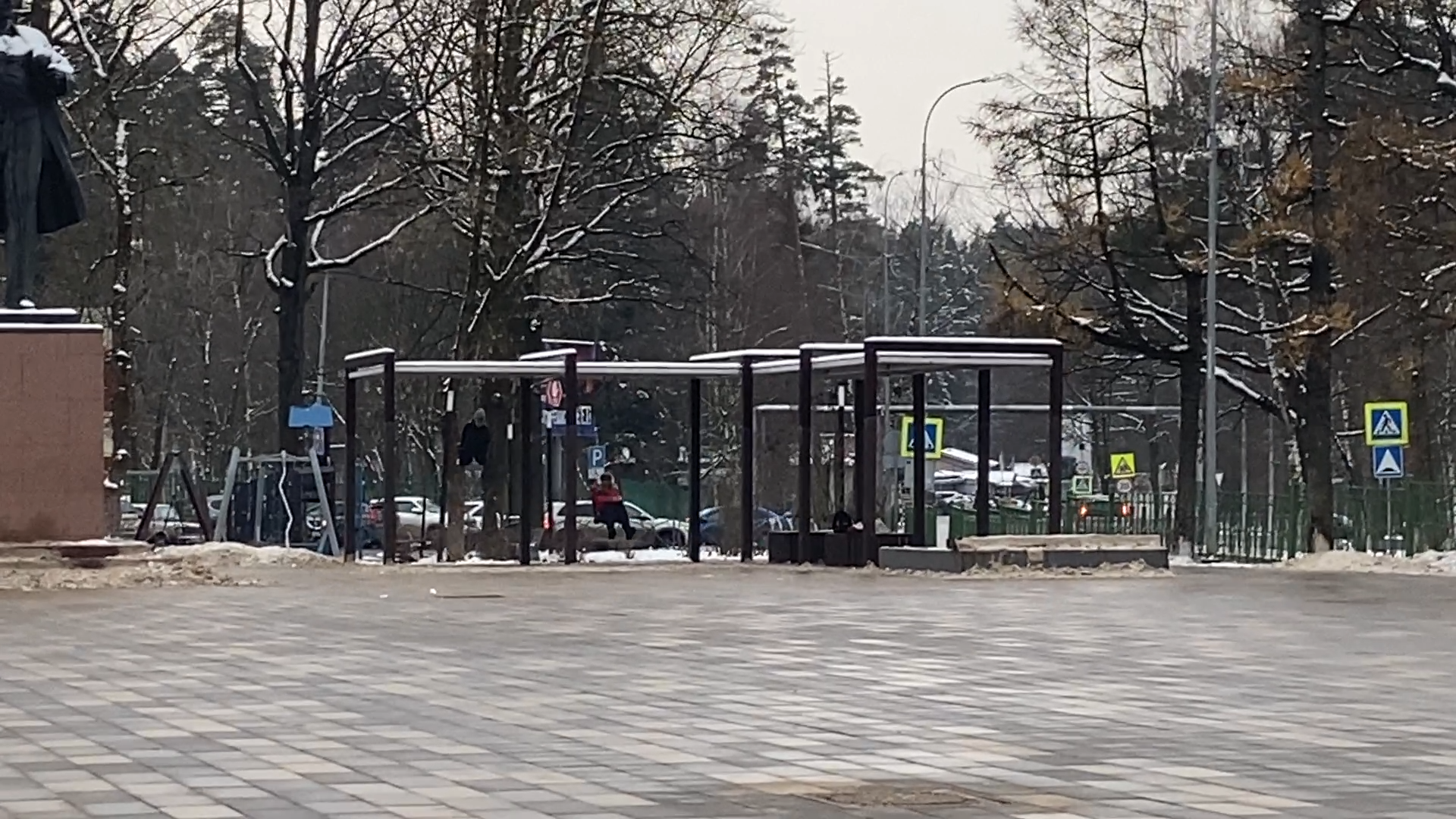 власиха благоустройство, площадь Дворца культуры, качели на цепях, МБУ ЖКХ и благоустройство, ремонт МАФ, вертикалка, вертикальное видео