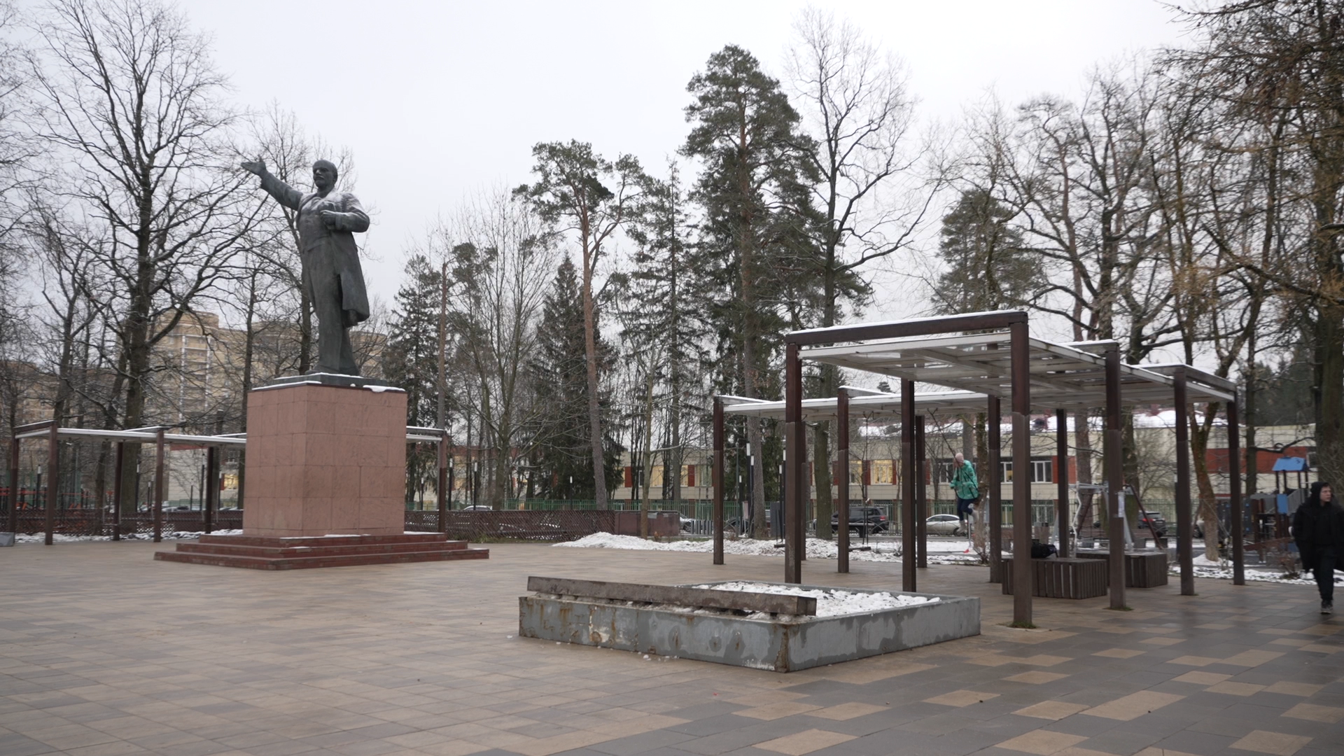 власиха благоустройство, площадь Дворца культуры, качели на цепях, МБУ ЖКХ и благоустройство, ремонт МАФ, вертикалка, вертикальное видео