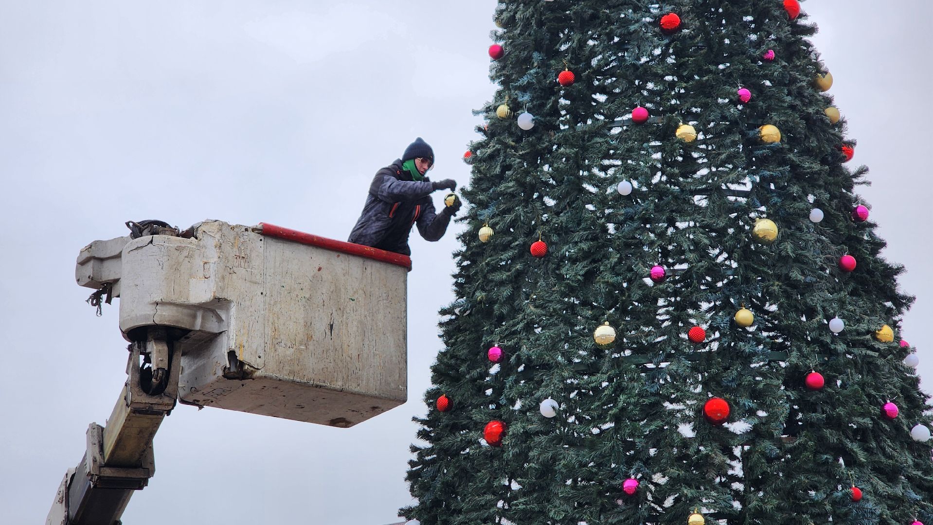 Солнечногорск, вертикалки, новый год, советская площадь, монтаж елки,