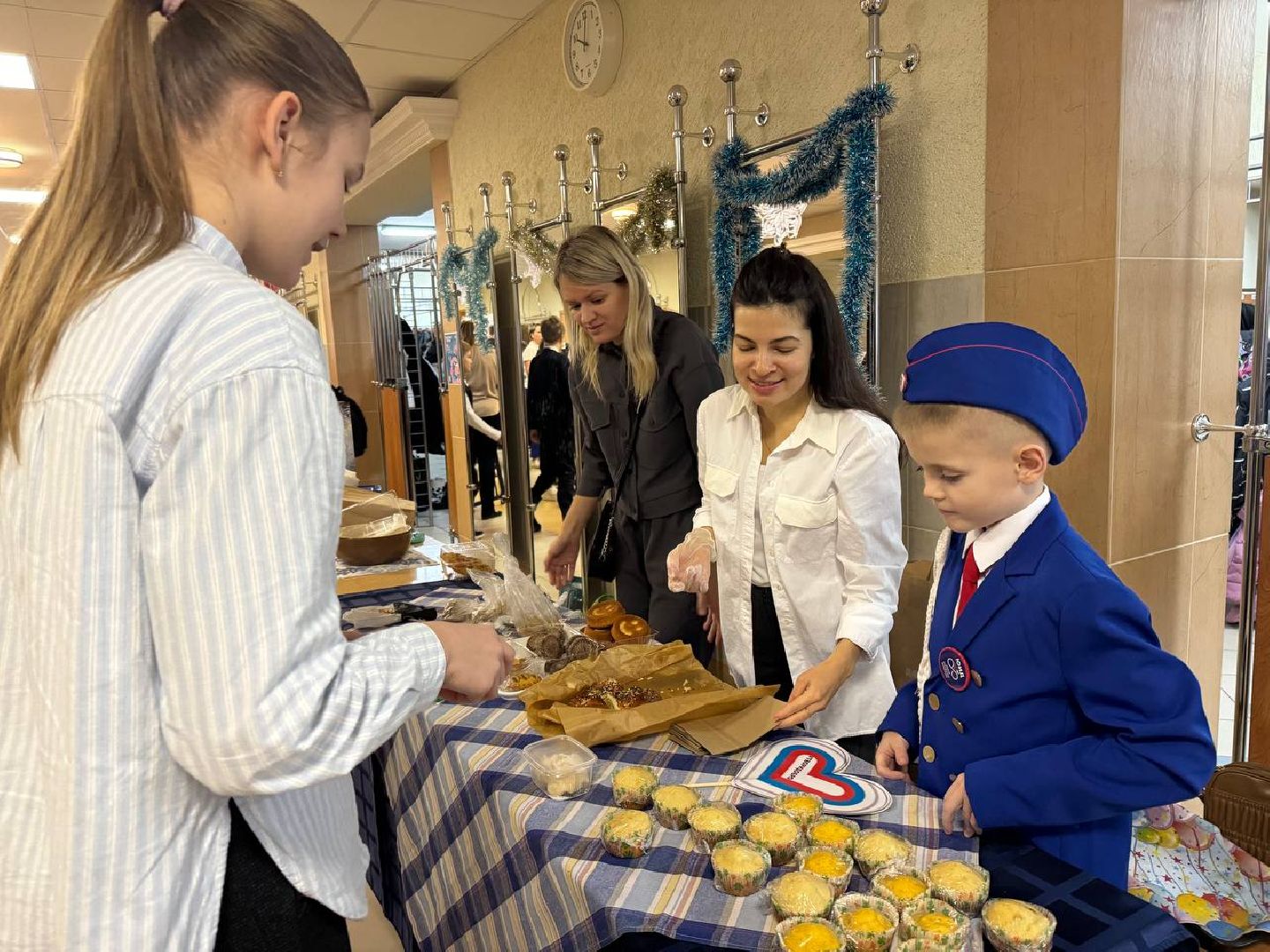 можайск, можайский городской округ, подмосковье, благотворительность, благотворительная ярмарка, сво, военнослужащие, поддержка бойцов, спецоперация, школьники, новогодние подарки, госпиталь,