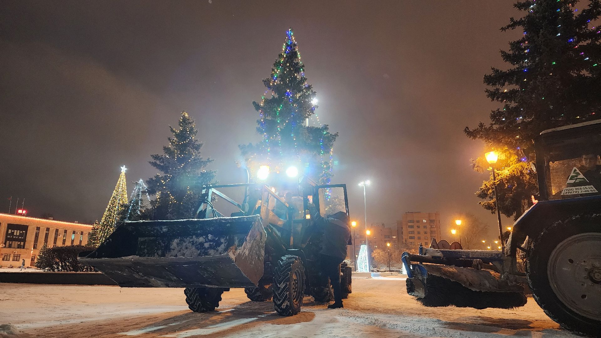 Домодедово, Подмосковье, Первый снег, уборка дворов, Уборка снега, коммунальная служба, дорожная инфраструктура, специализированная техника, вертикалки,