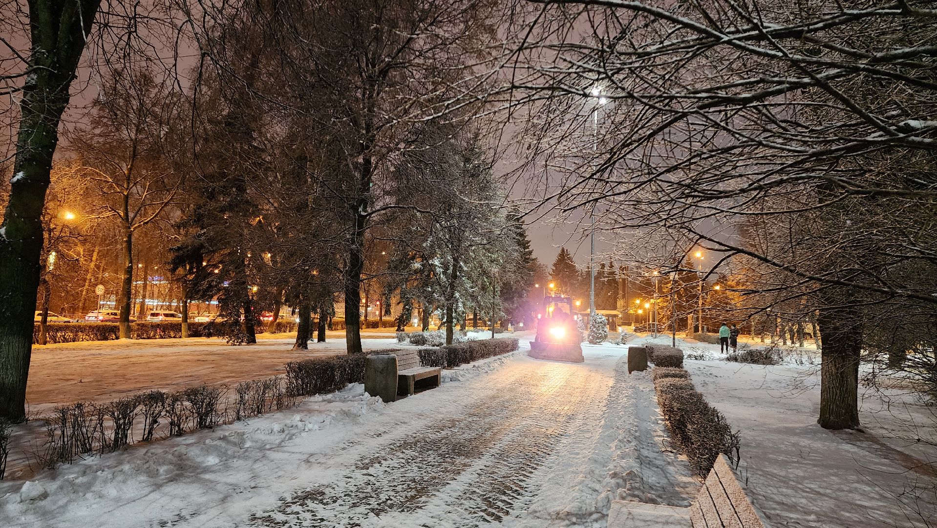 Домодедово, Подмосковье, Первый снег, уборка дворов, Уборка снега, коммунальная служба, дорожная инфраструктура, специализированная техника, вертикалки,