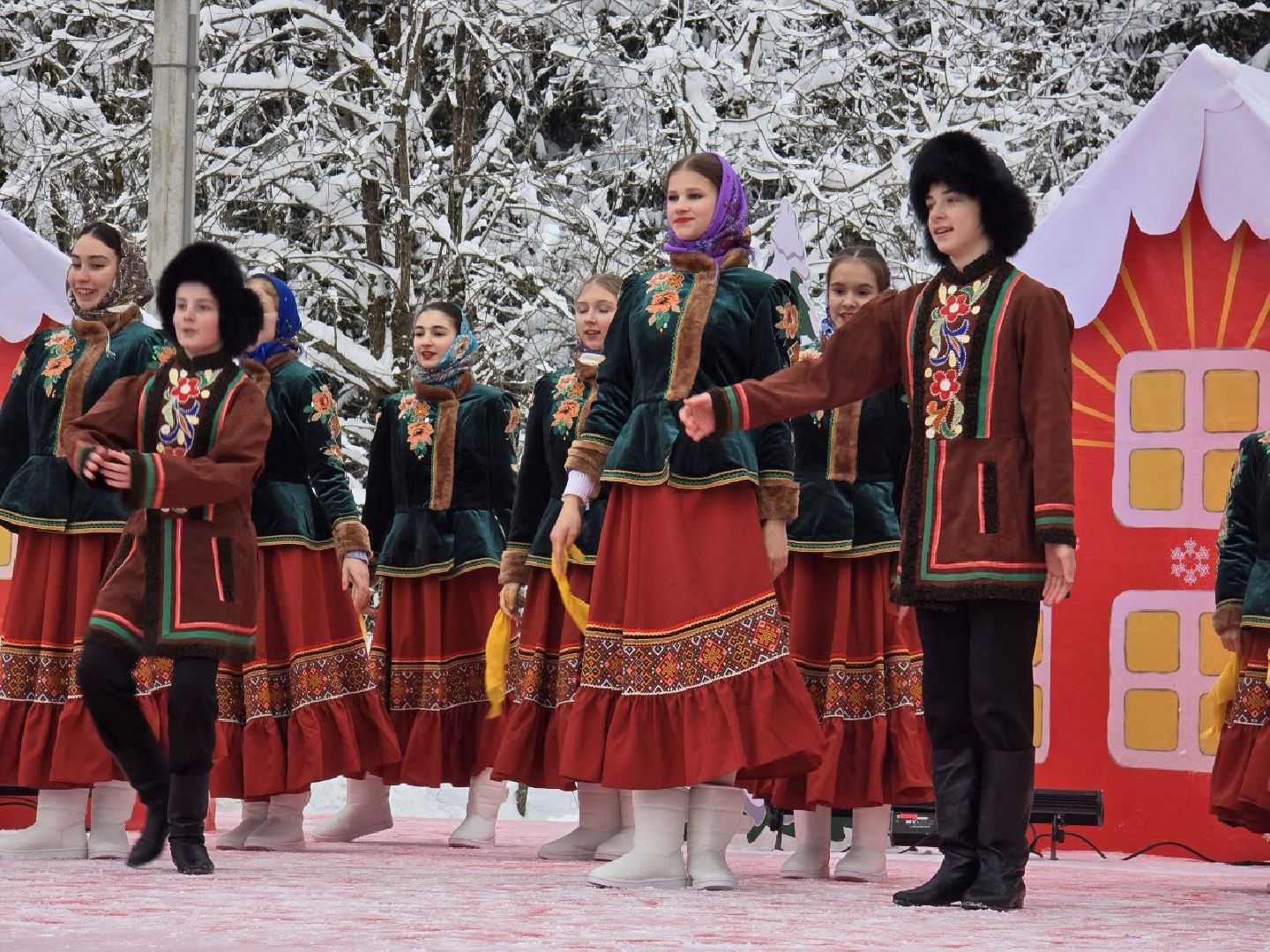 можайск, можайский городской округ, подмосковье, кремлевская ель, главное дерево страны, праздник, соборная площадь, новый год, новогодние праздники, вертикалки,