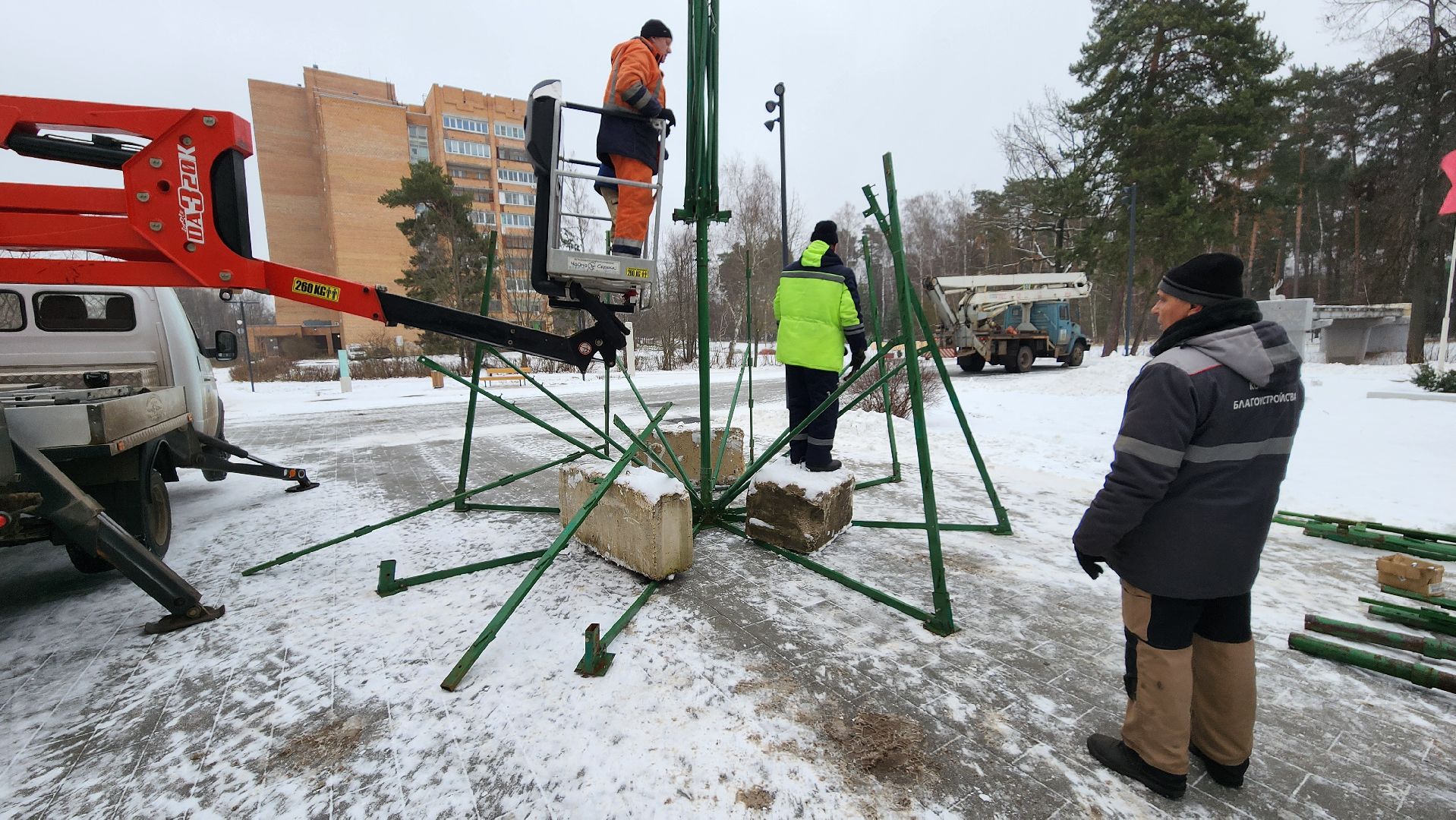 Елка, новый год, Протвино, Комбинат благоустройства, украшение города к новому году, вертикалки,