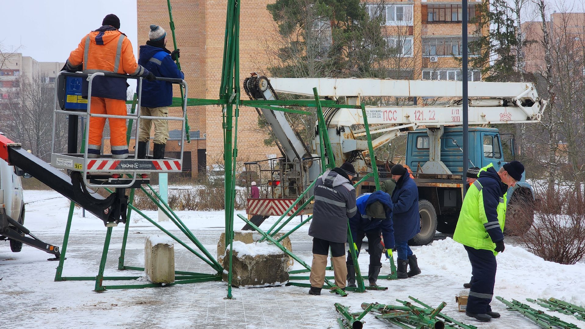 Елка, новый год, Протвино, Комбинат благоустройства, украшение города к новому году, вертикалки,
