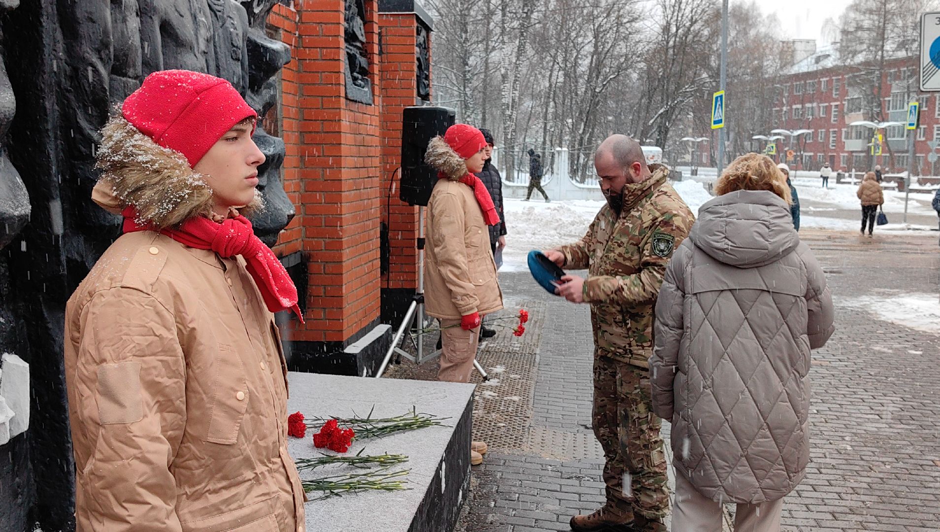 День Героев Отечества, монумент, возложение цветов, патриотизм,