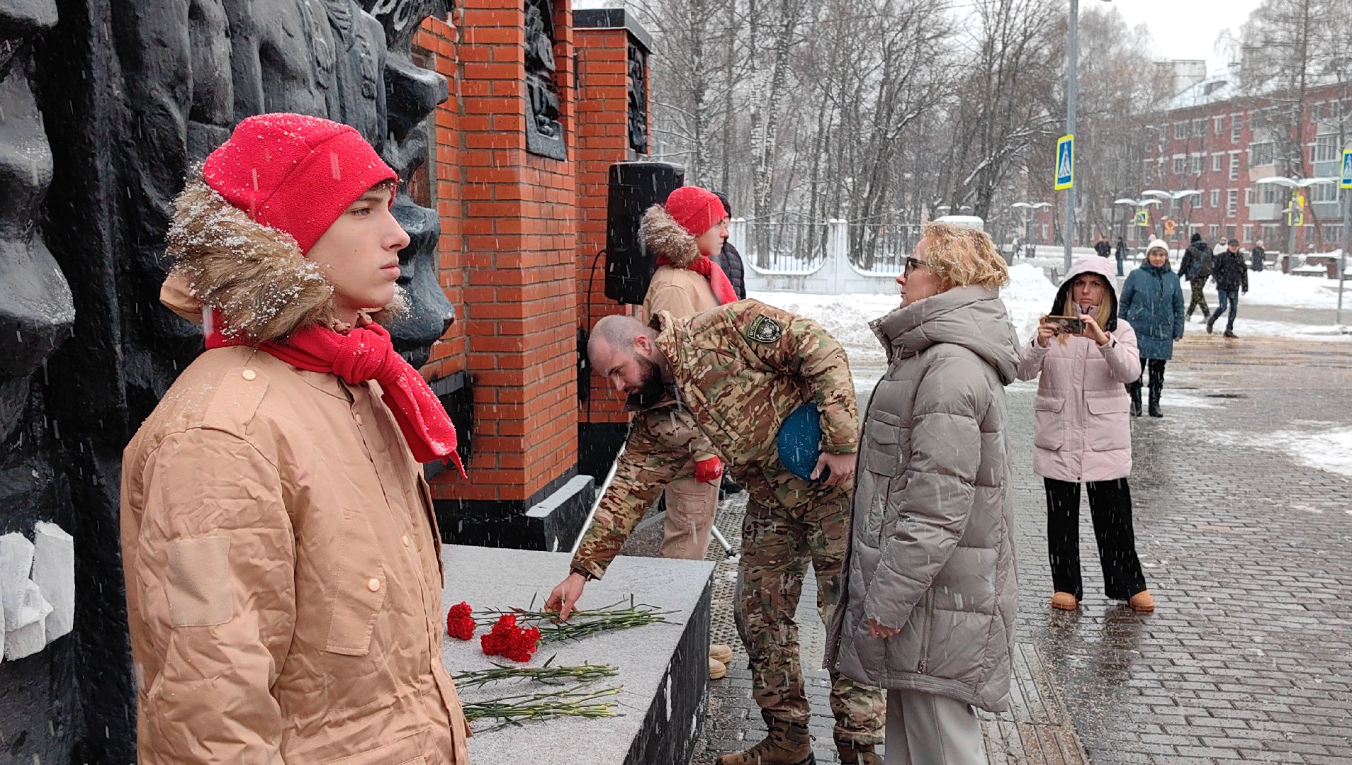 День Героев Отечества, монумент, возложение цветов, патриотизм,