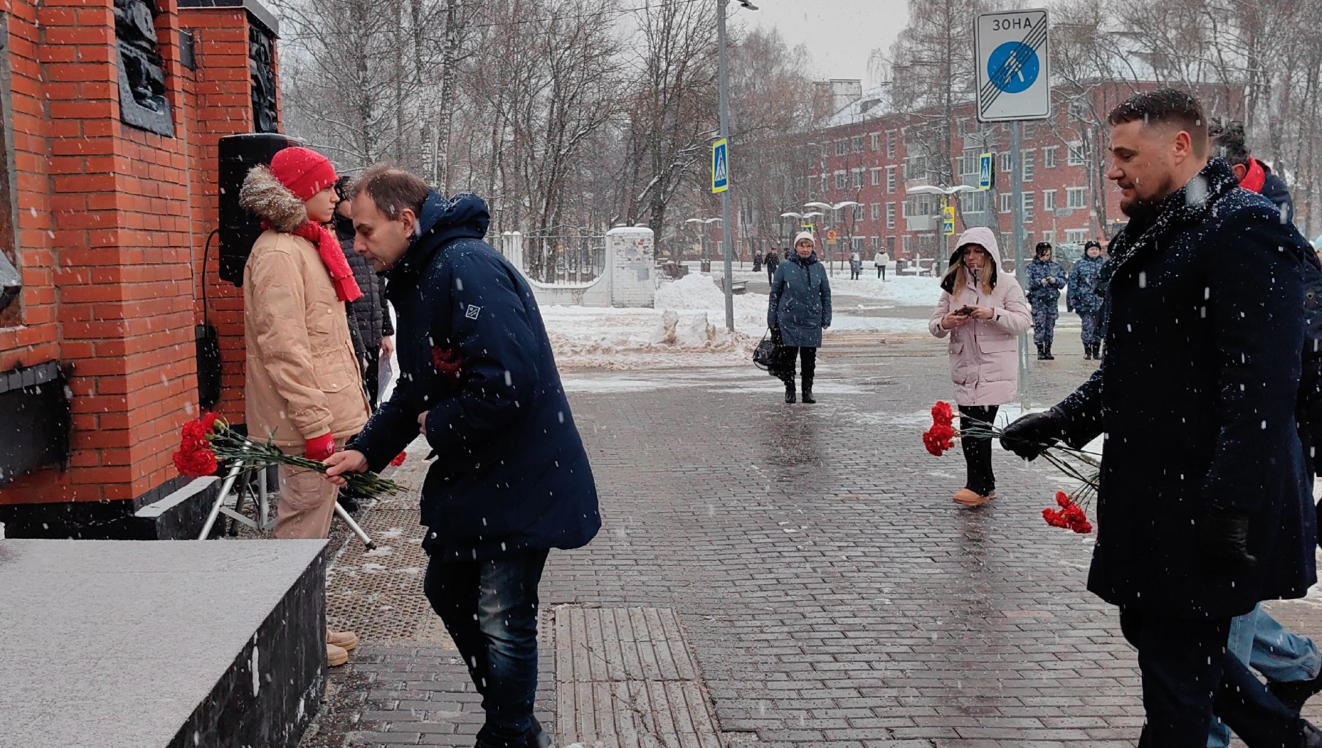 День Героев Отечества, монумент, возложение цветов, патриотизм,